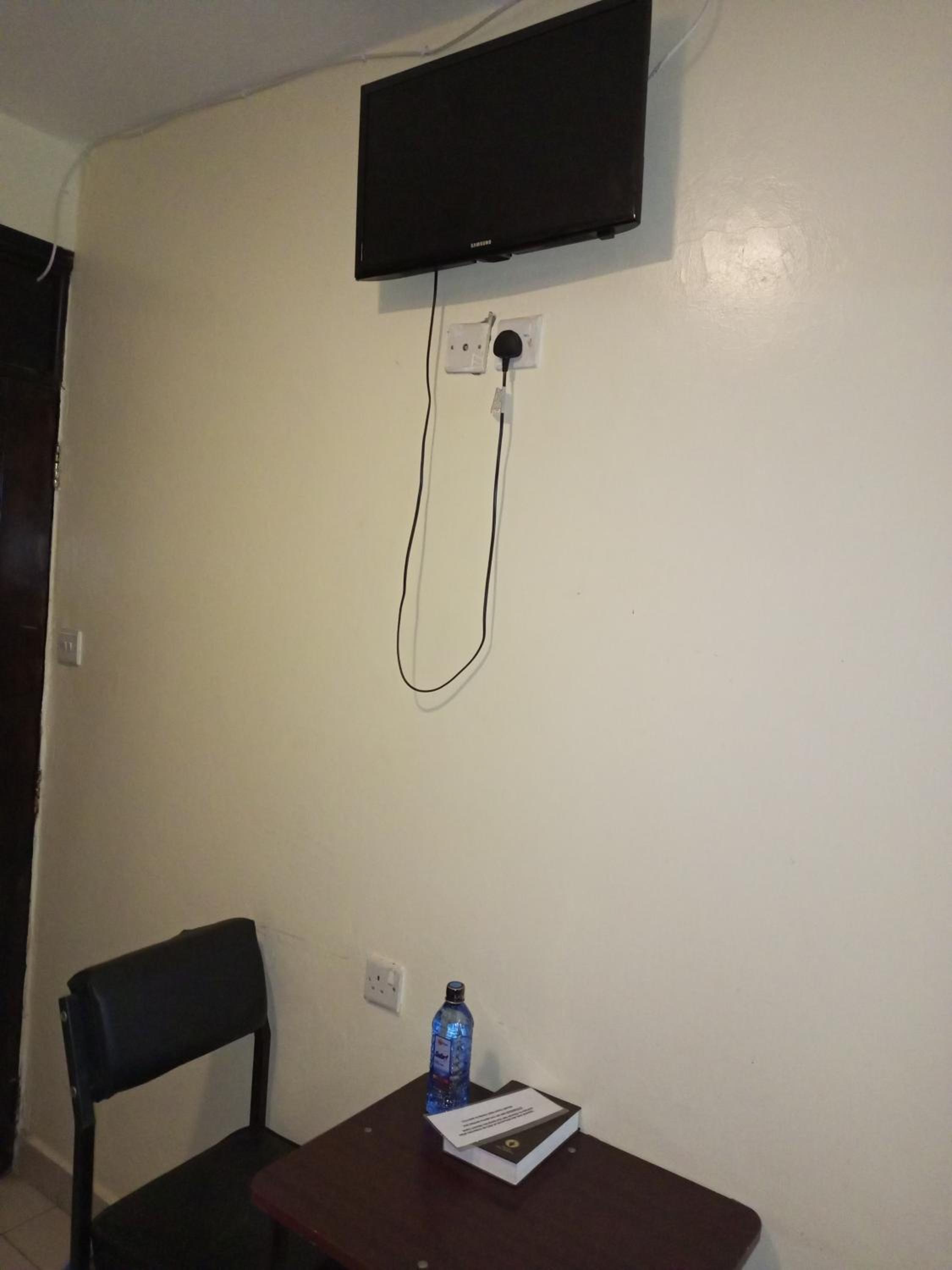 Small Single Room photo 2