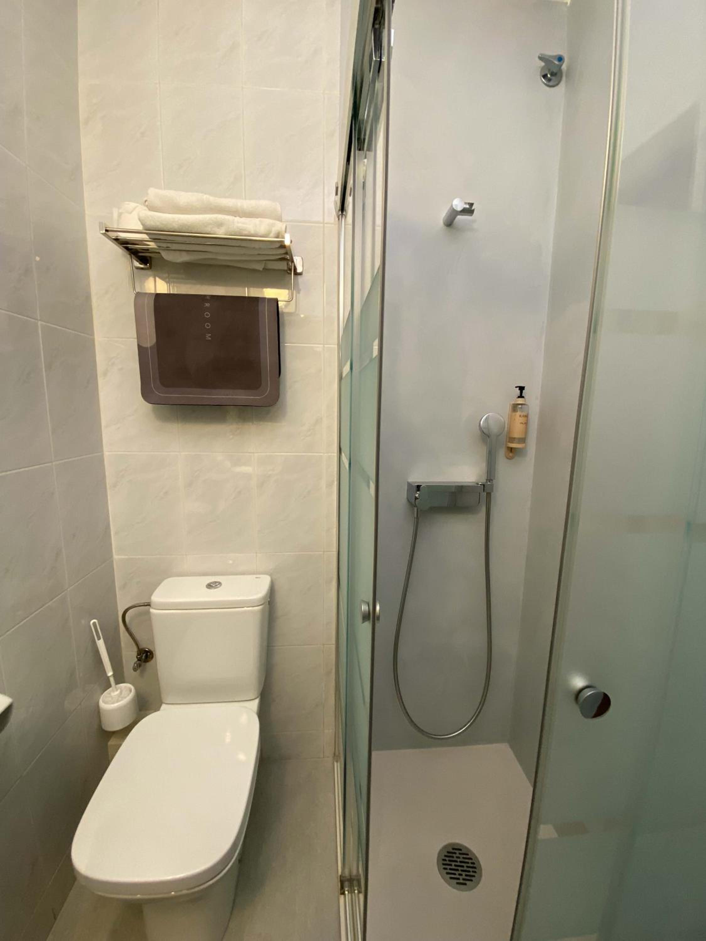 Economy Double or Twin Room - Photo 9