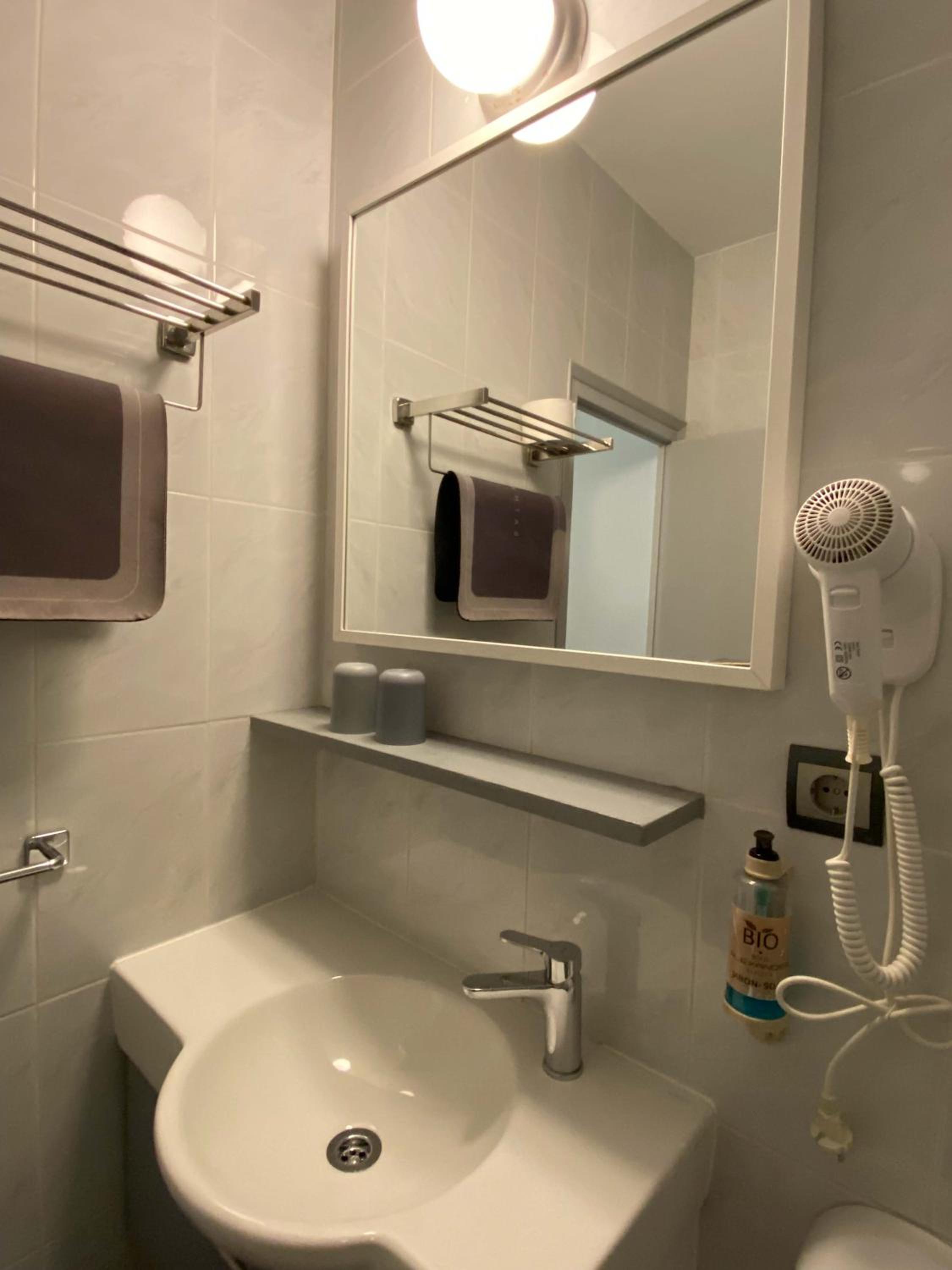 Economy Double or Twin Room - Photo 10