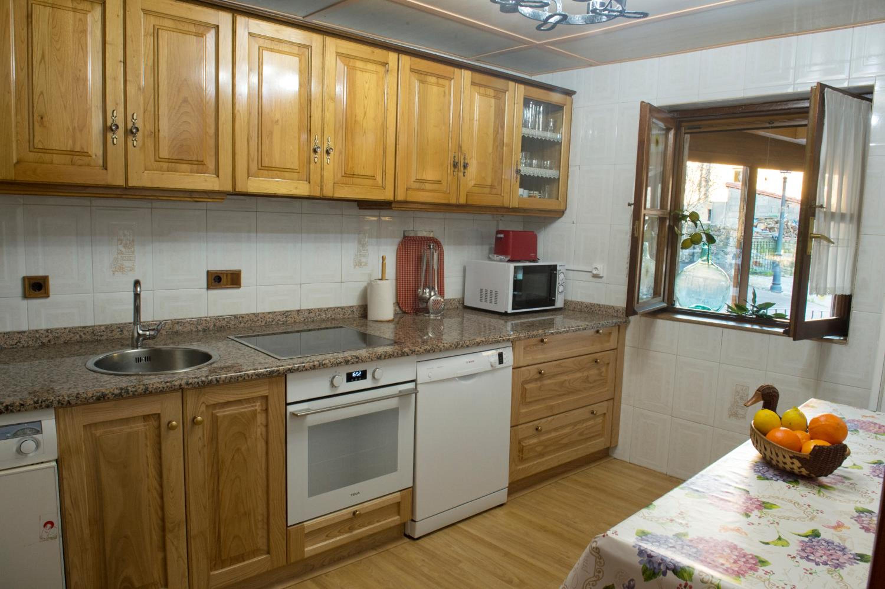 Four-Bedroom House photo 2