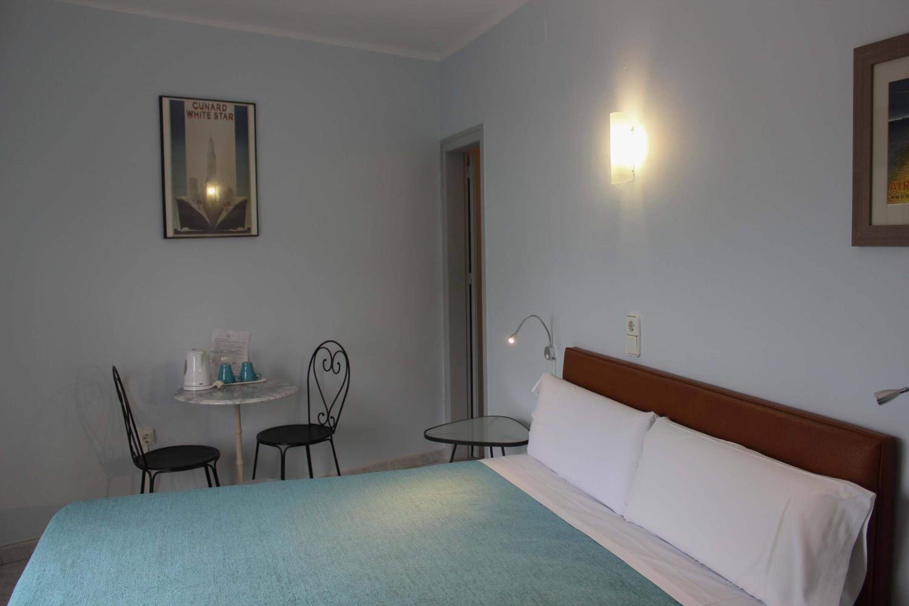 Double or Twin Room with Balcony - Photo 7
