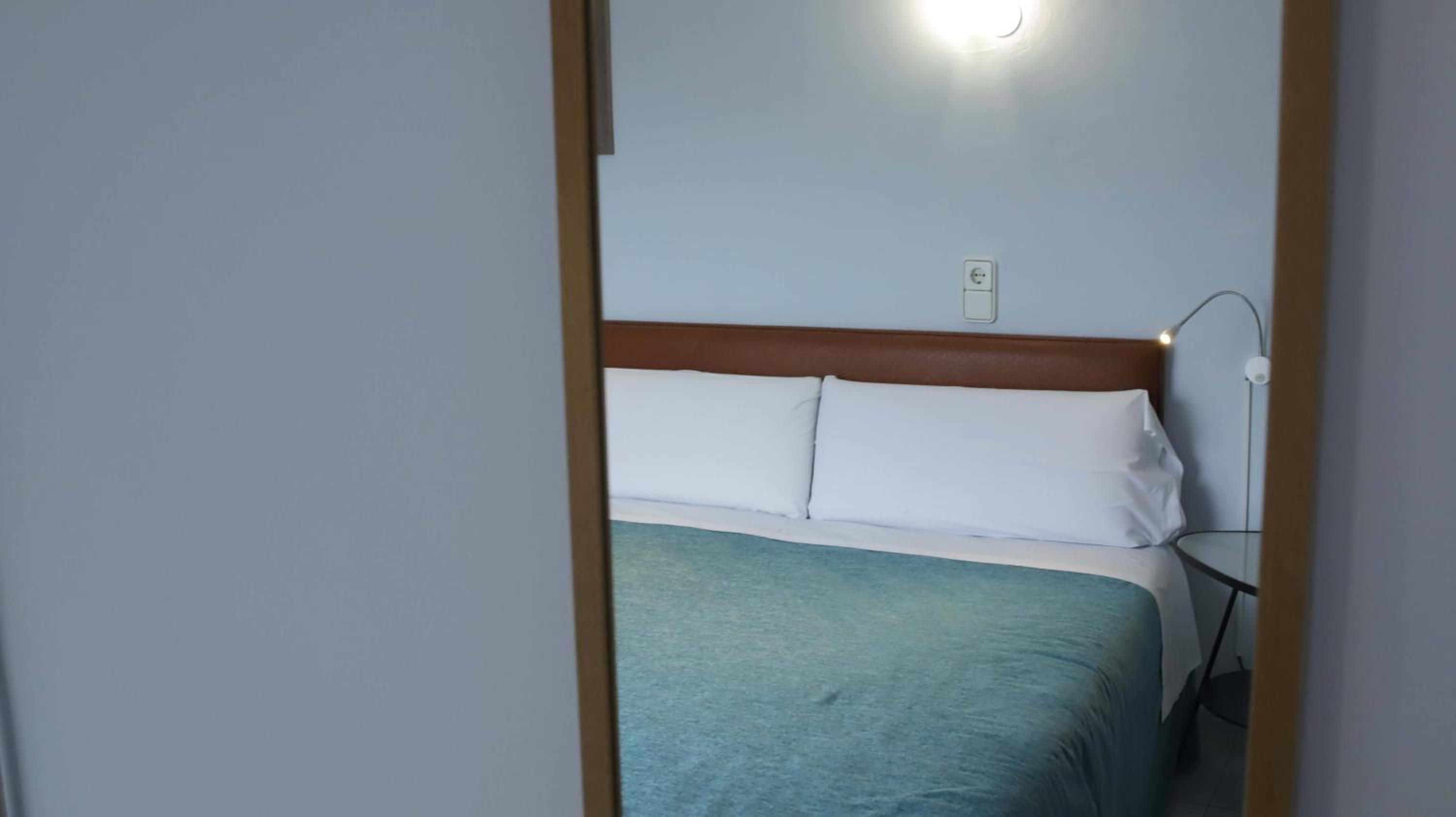 Double or Twin Room with Balcony - Photo 4