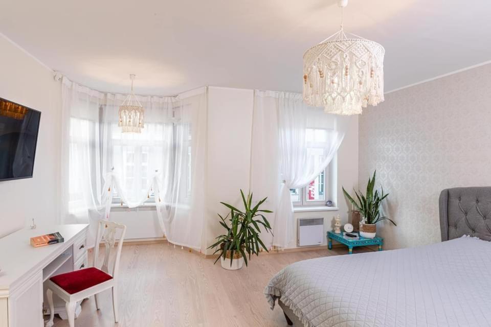 One-Bedroom Apartment - Photo 1