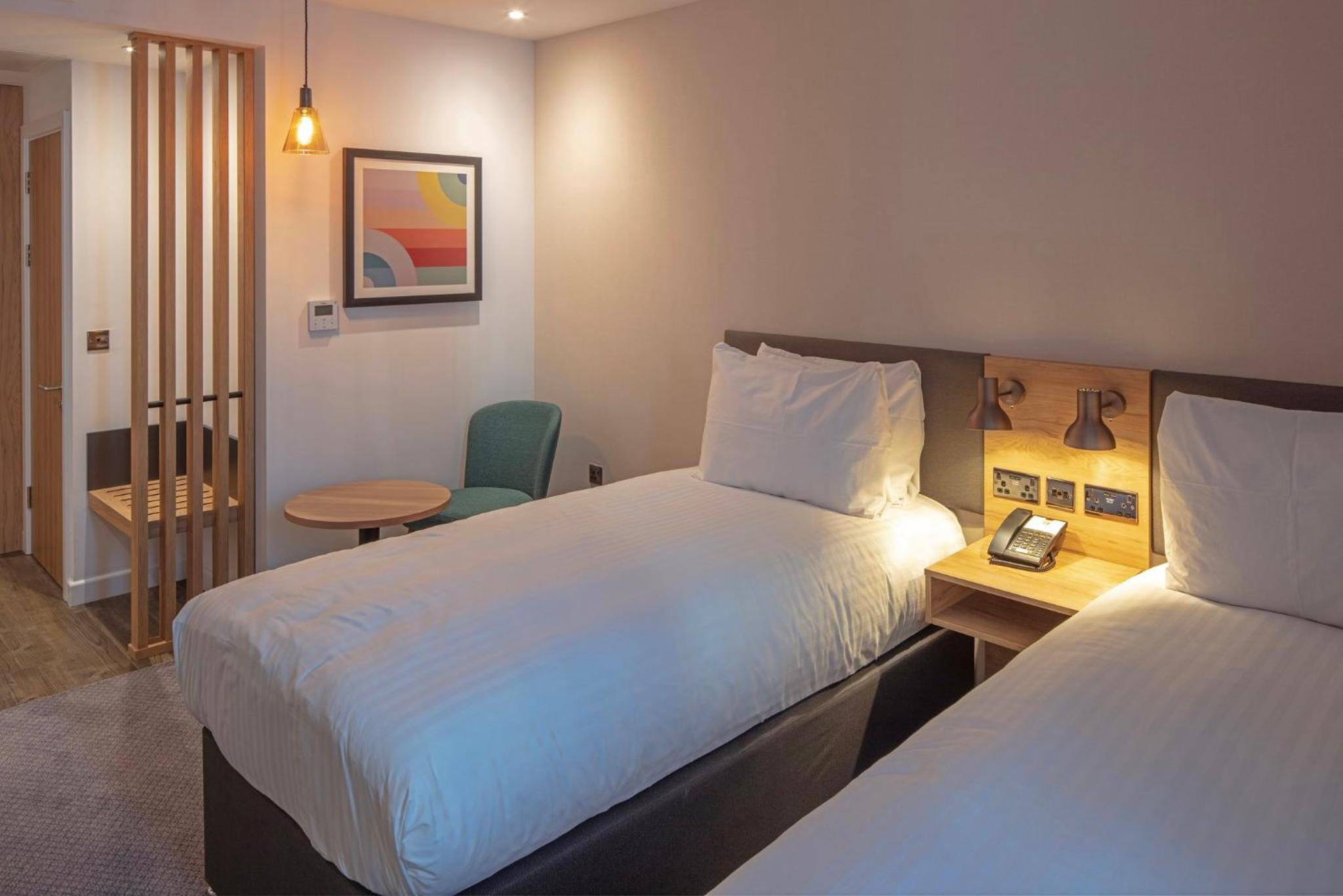 Standard Twin Room - Photo 11
