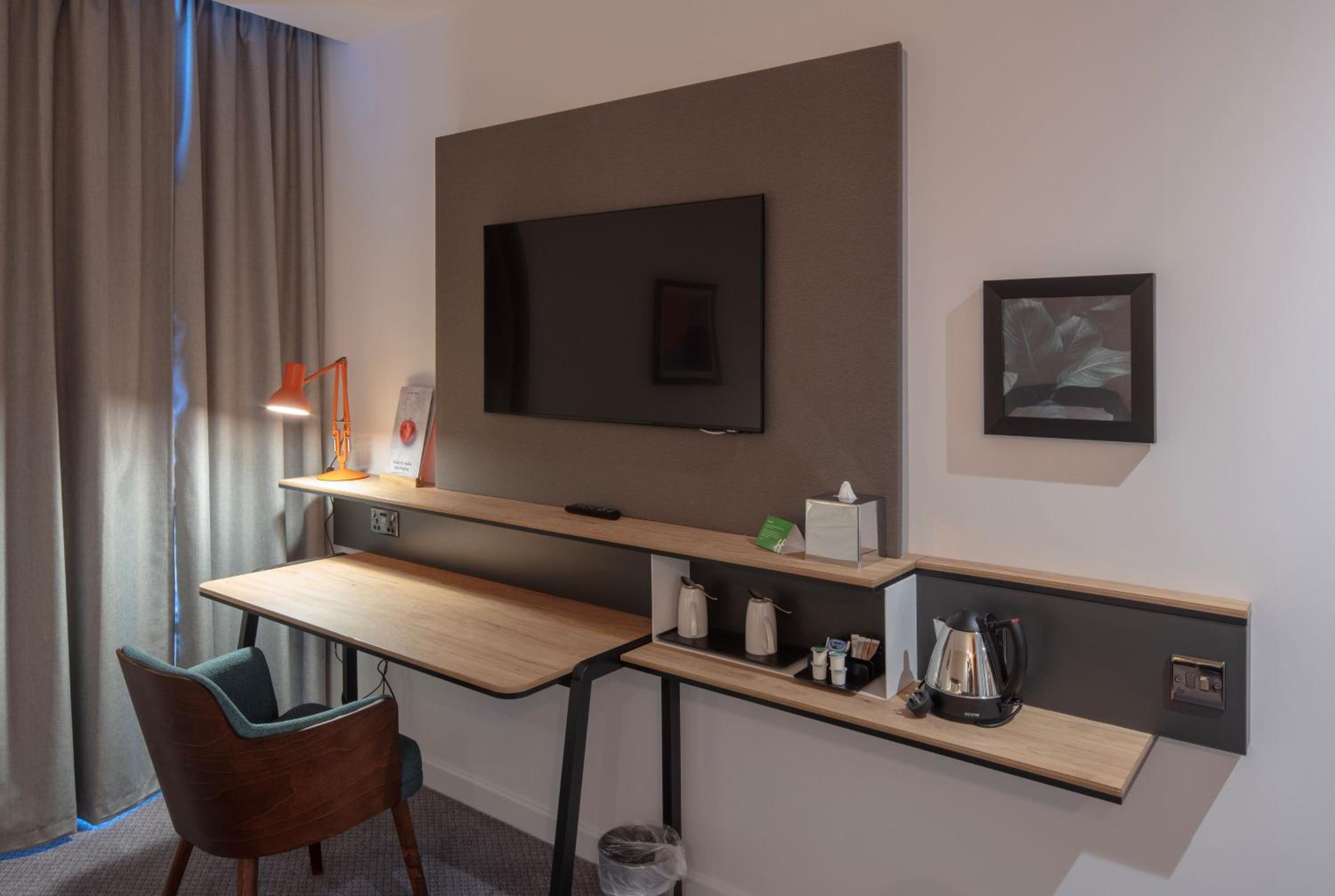 Standard Queen Room - Photo 13