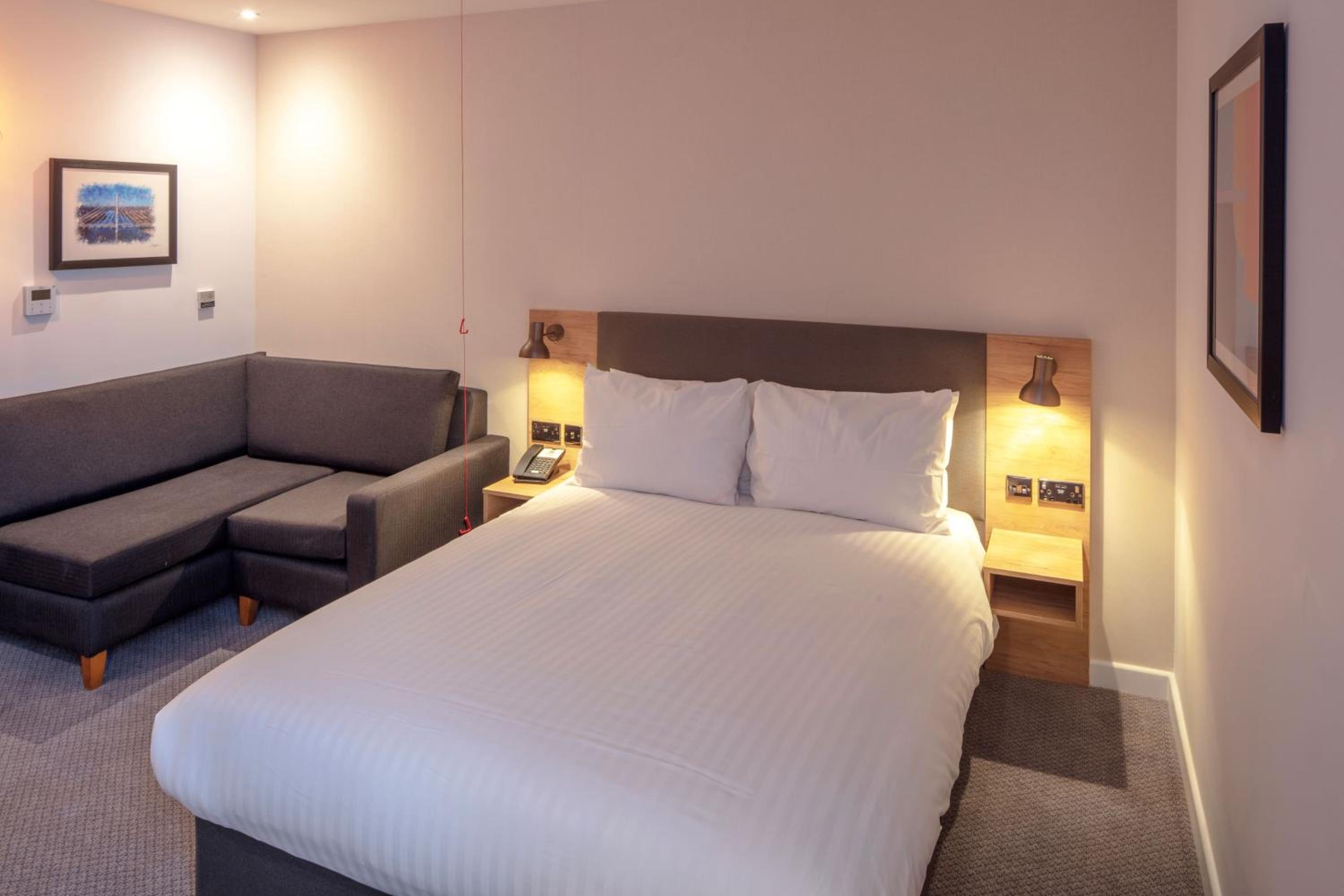 Queen Room - Accessible - Photo 9