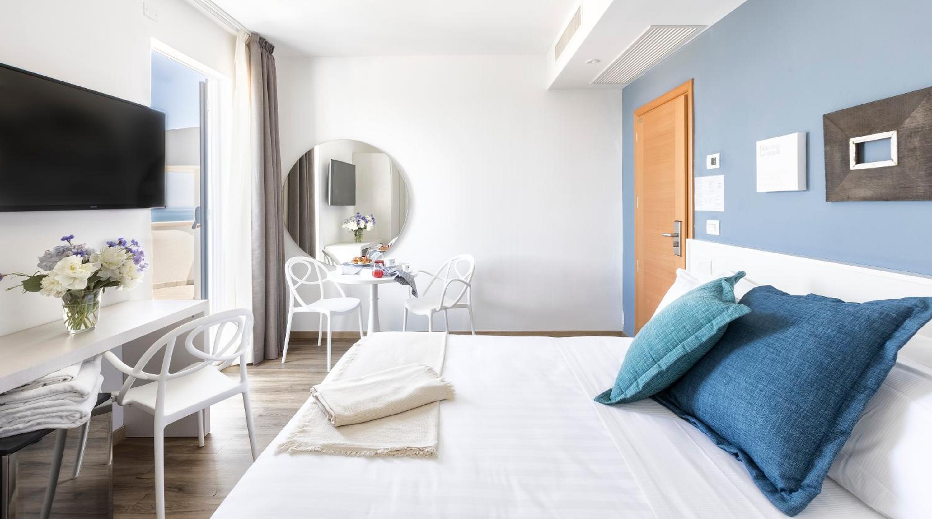 Double Room with Terrace and Sea View photo 2