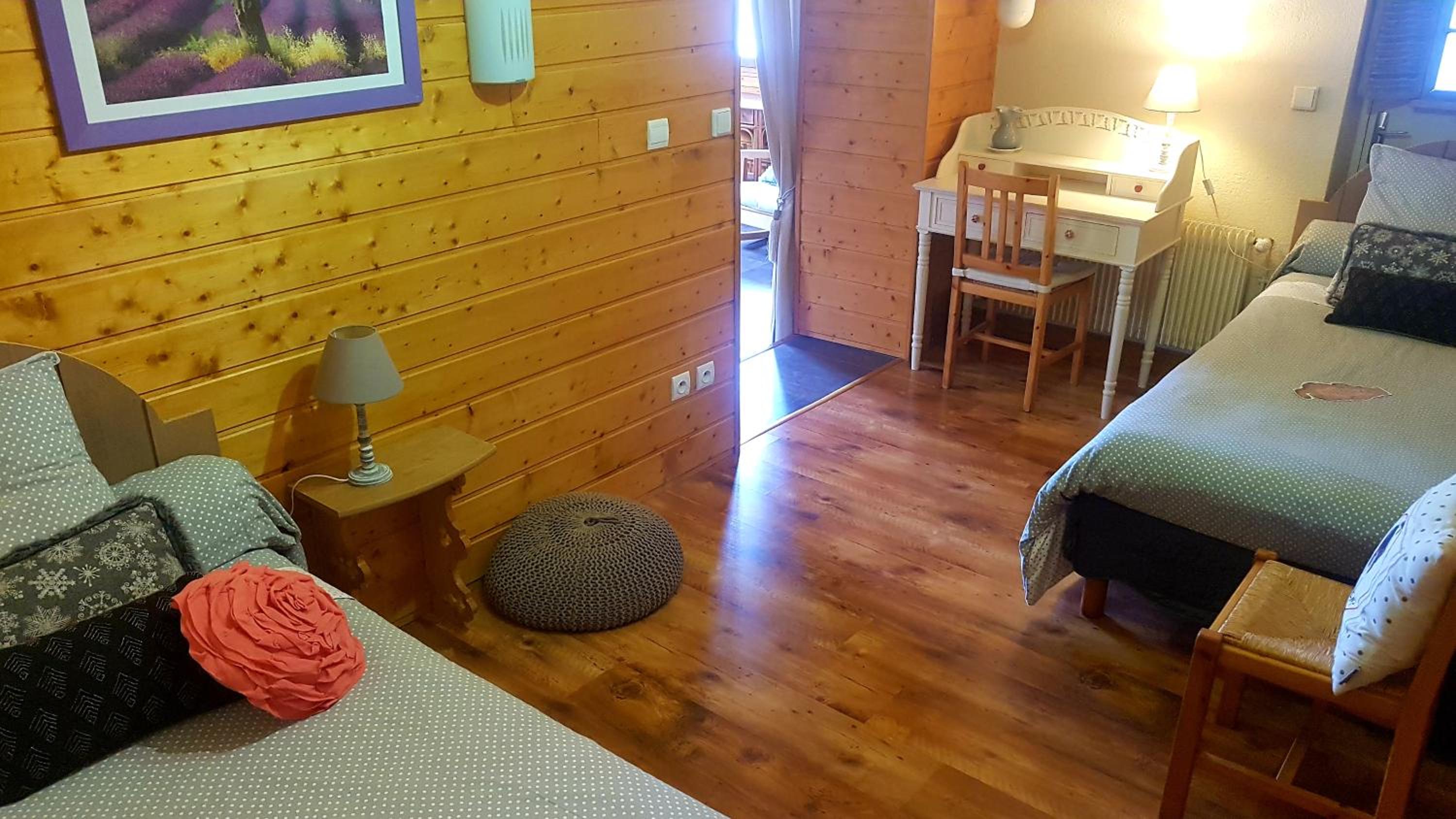 Family Room with Mountain View photo 3