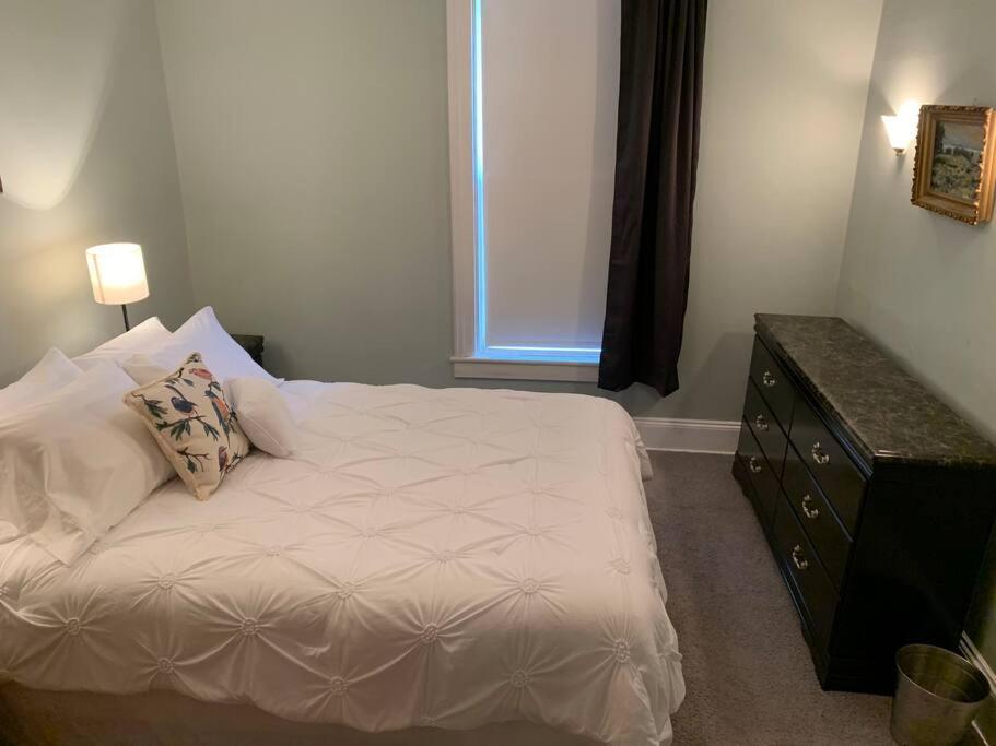 Three-Bedroom House photo 2