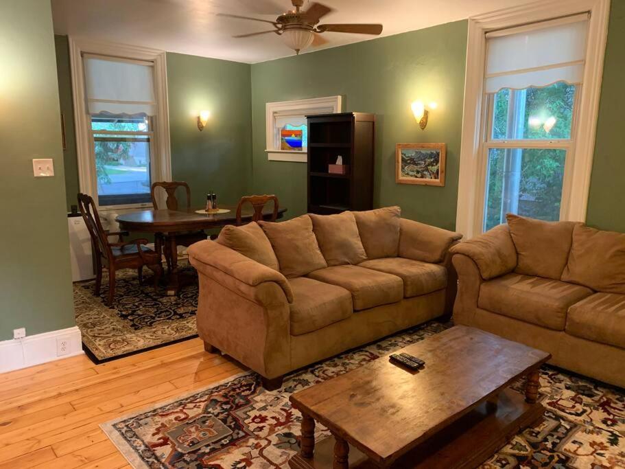 Three-Bedroom House photo 3