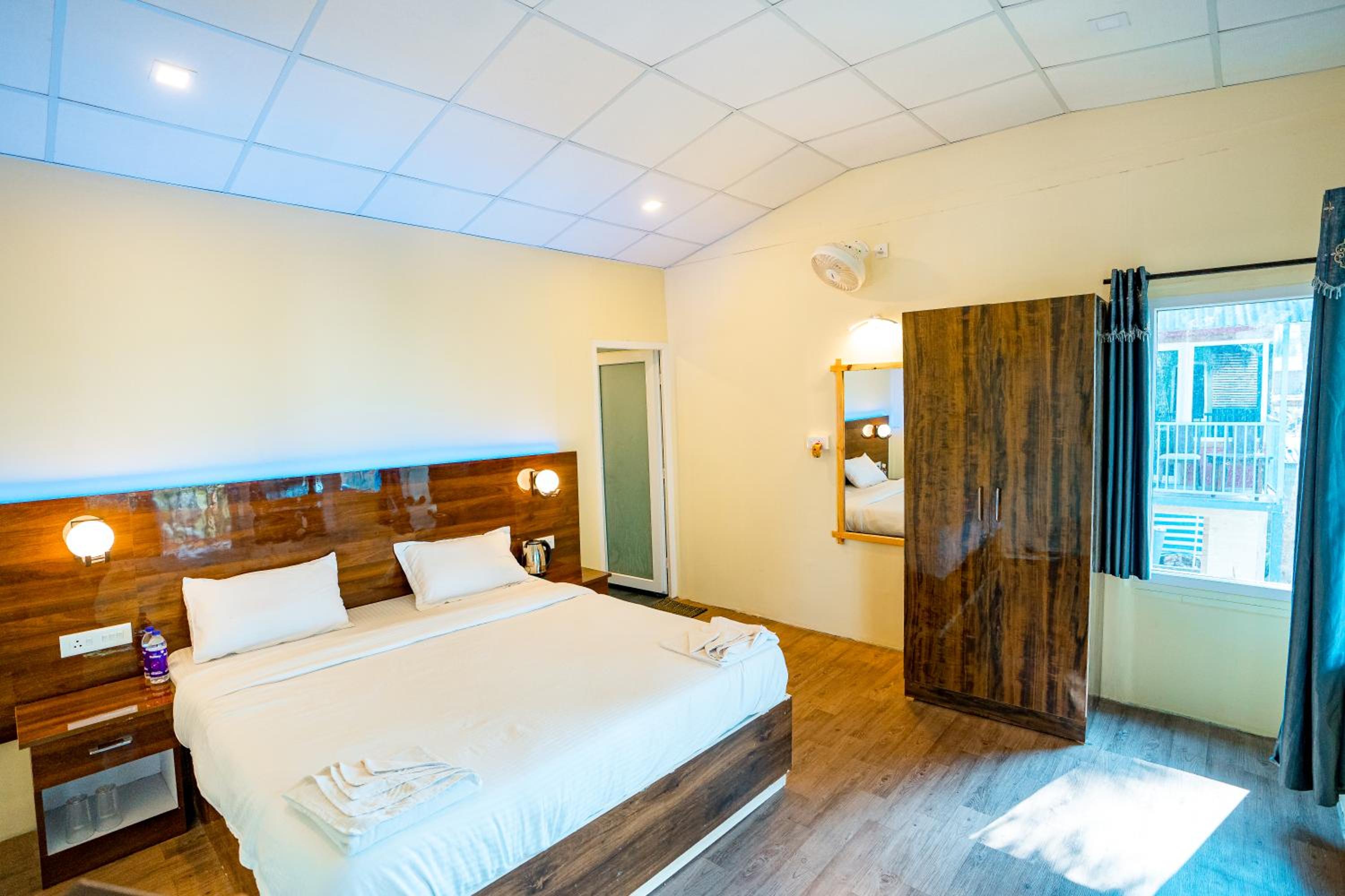 Deluxe Double Room with Balcony photo 1