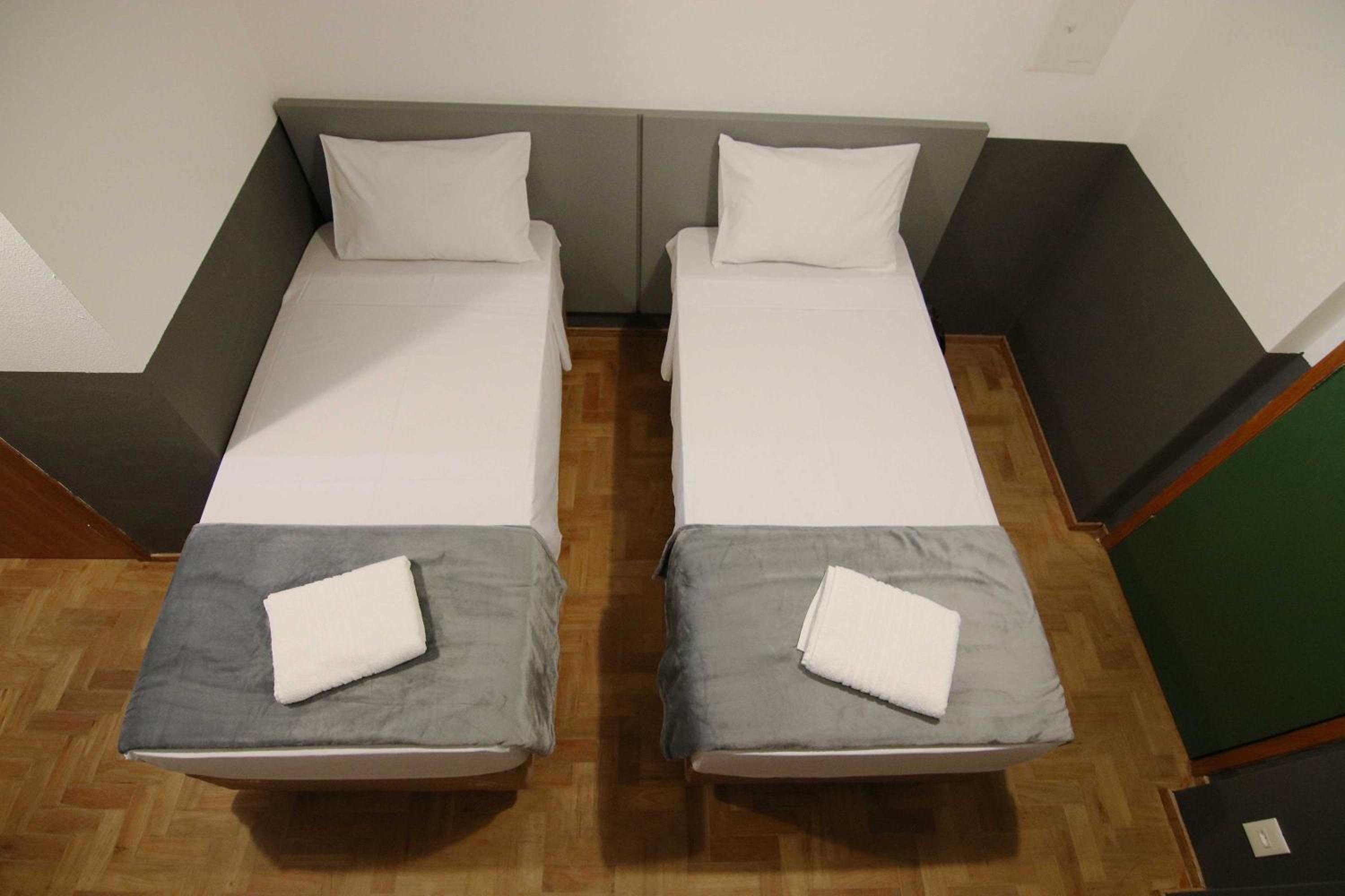 Standard Twin Room - Photo 5