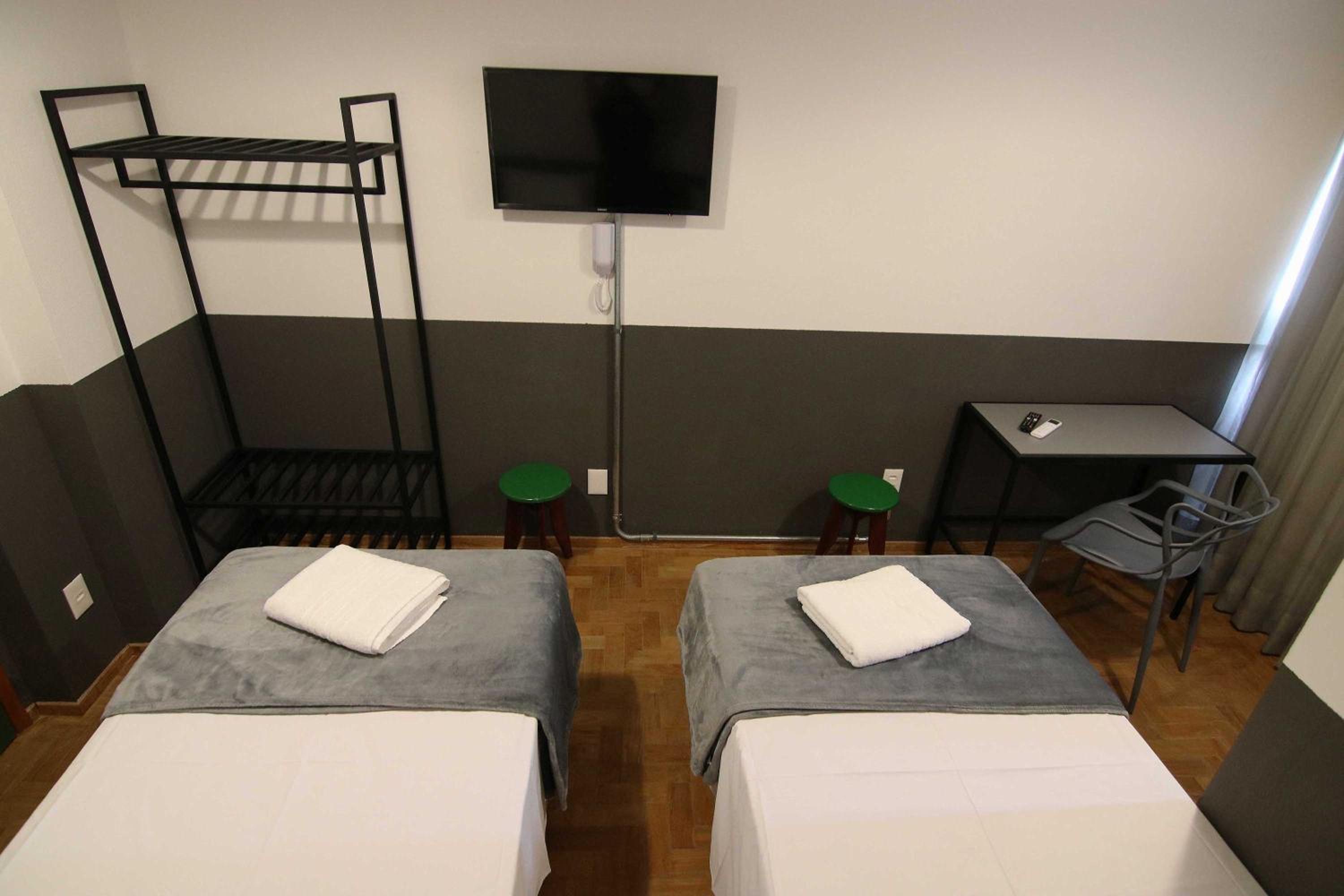 Standard Twin Room - Photo 6