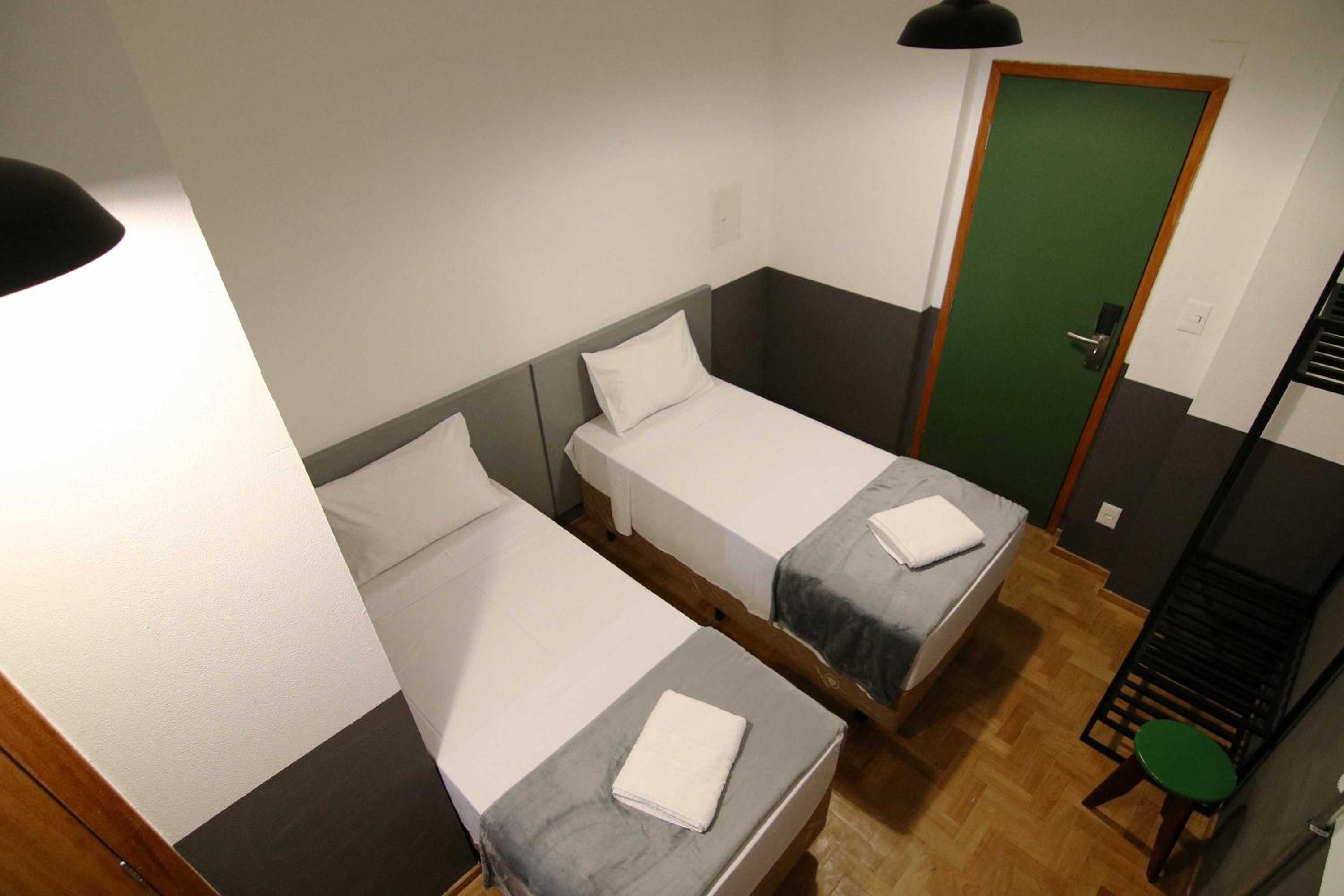 Standard Twin Room - Photo 7