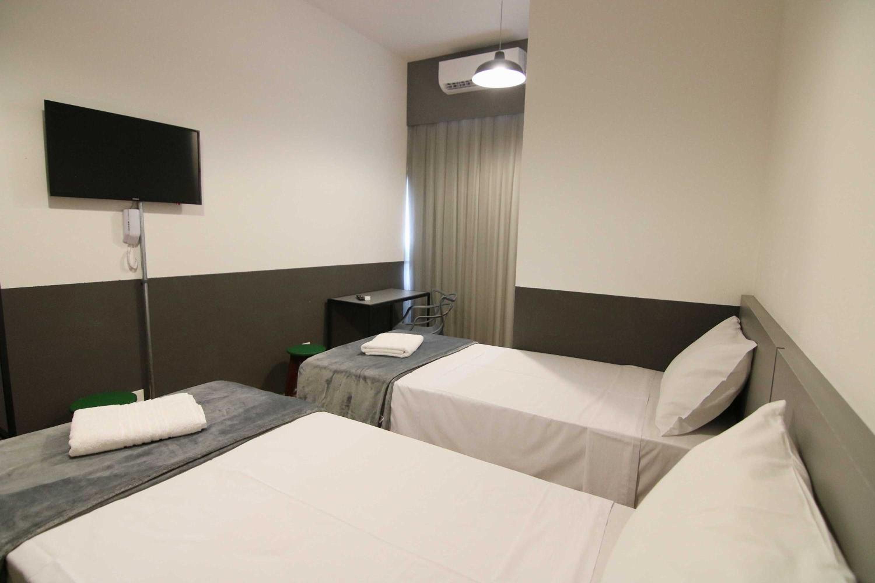 Standard Twin Room - Photo 8