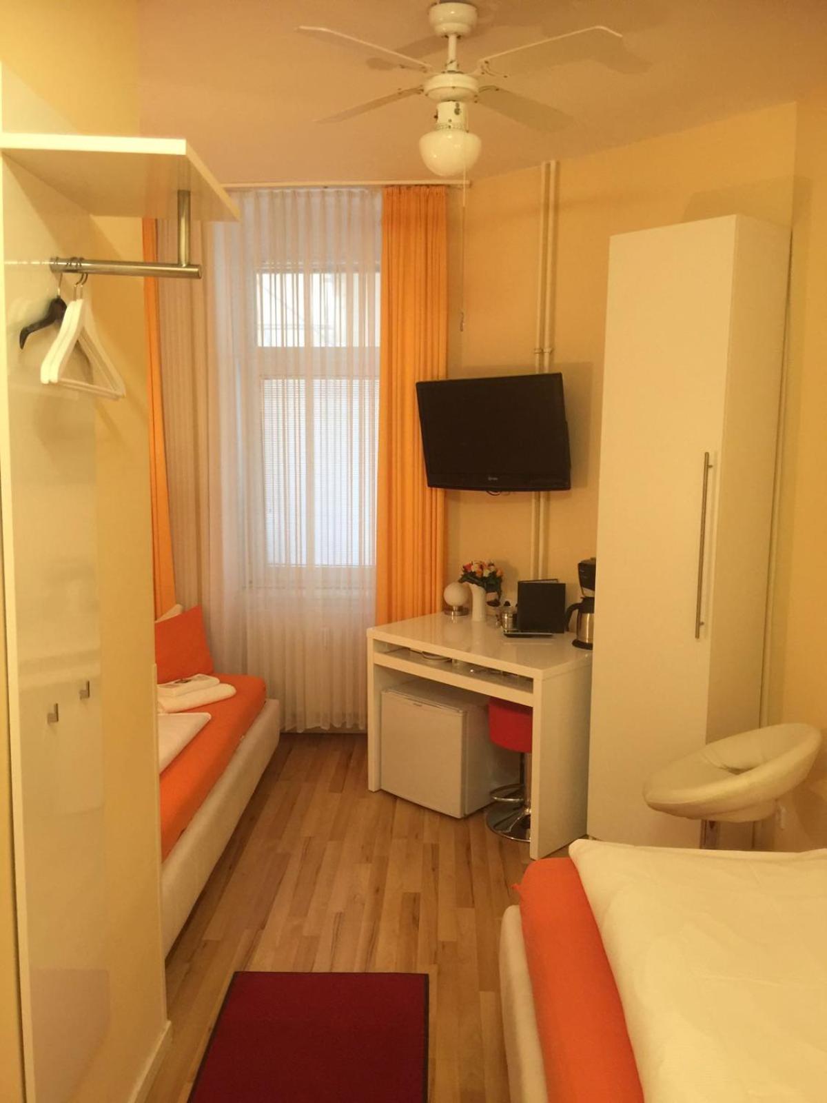 Standard Twin Room photo 3