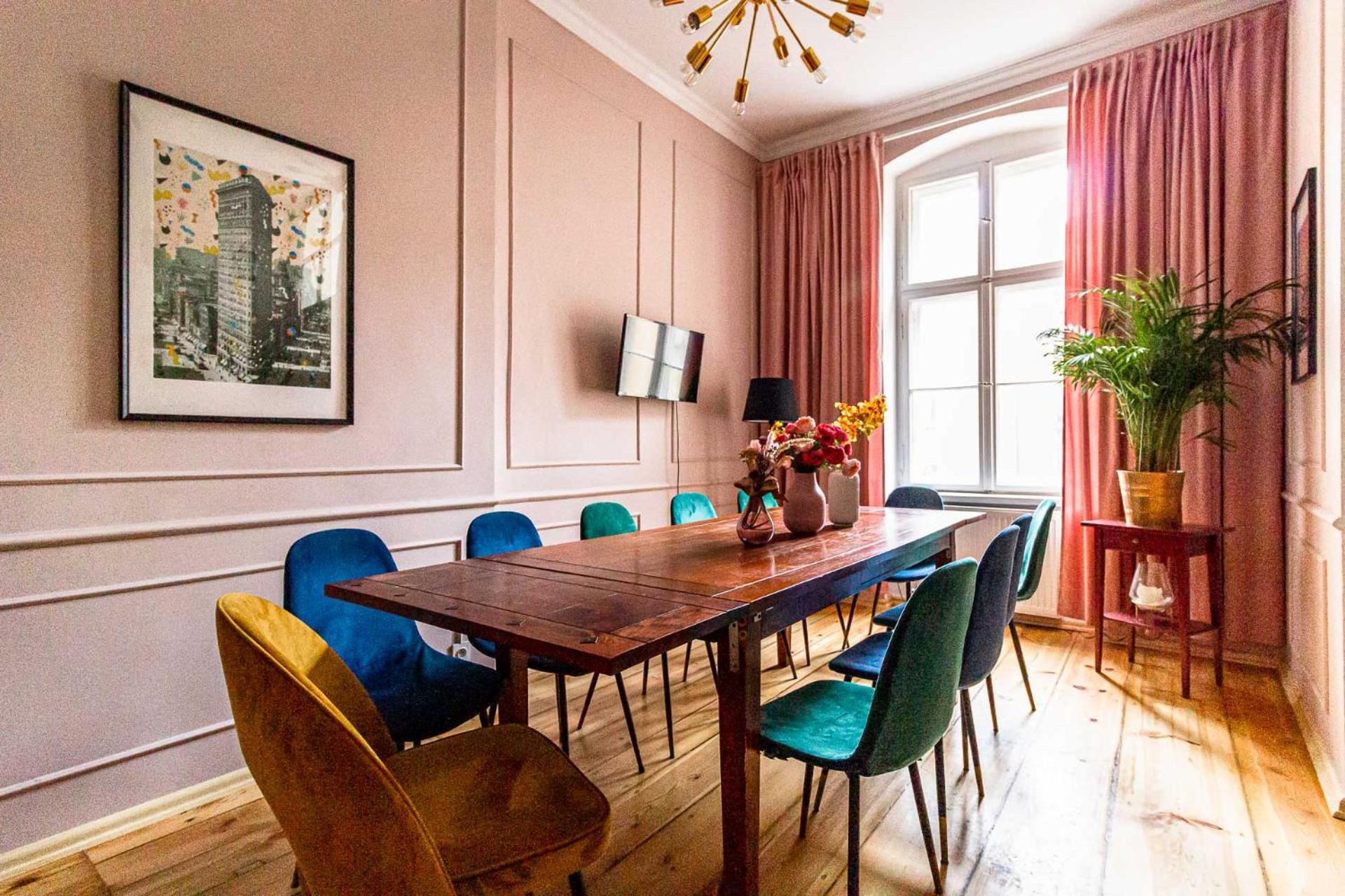 Glam Four-Bedroom Apartment with 2 Bathrooms  and Living Room  - Photo 36
