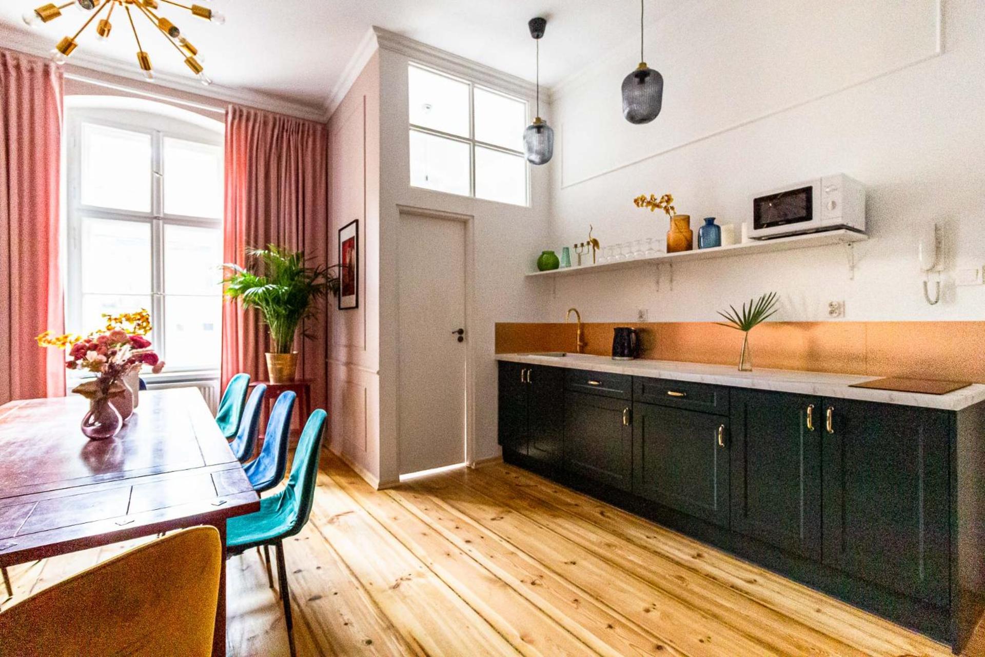 Glam Four-Bedroom Apartment with 2 Bathrooms  and Living Room  - Photo 7