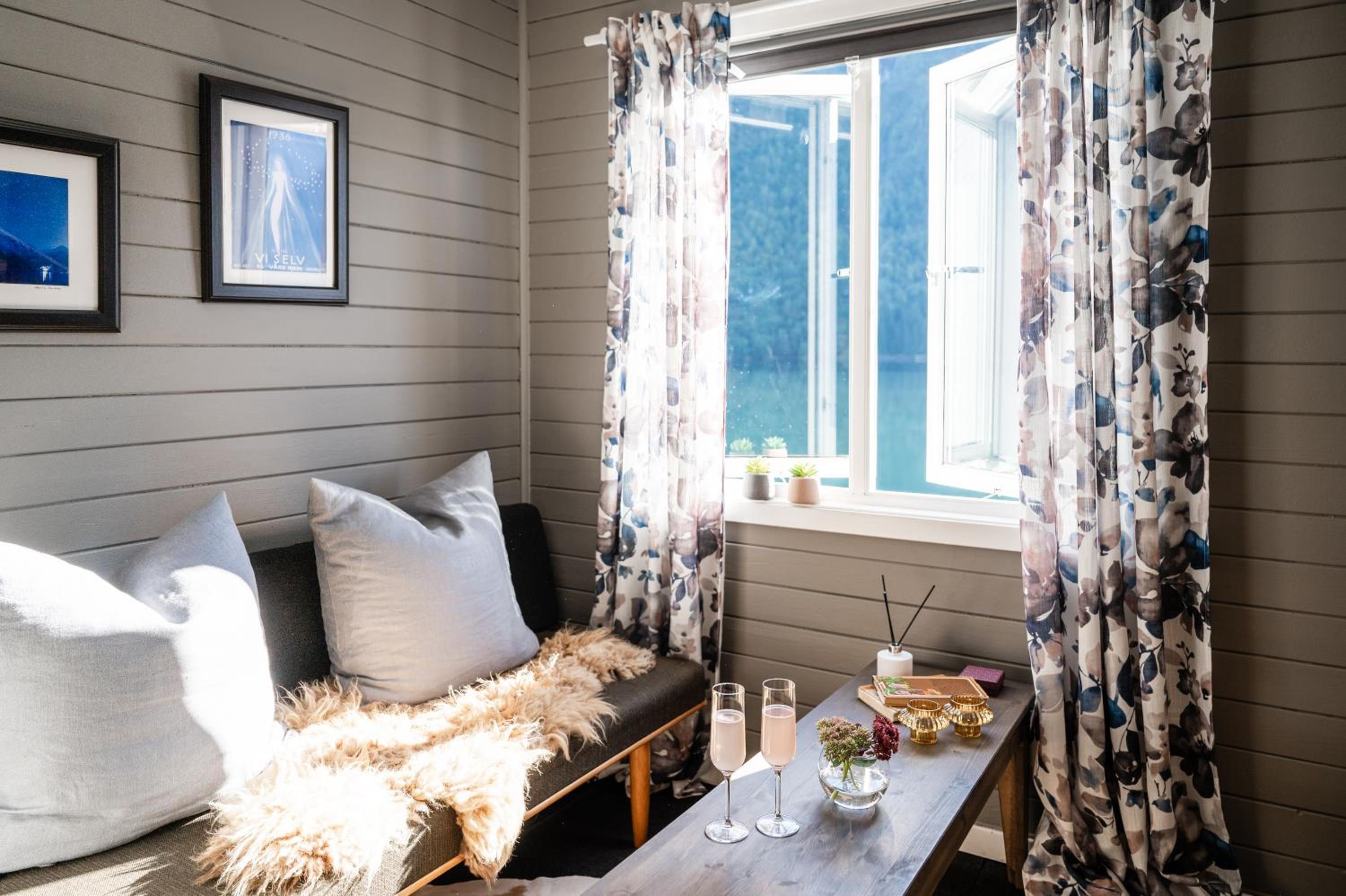 King Room with Lake View - Photo 1