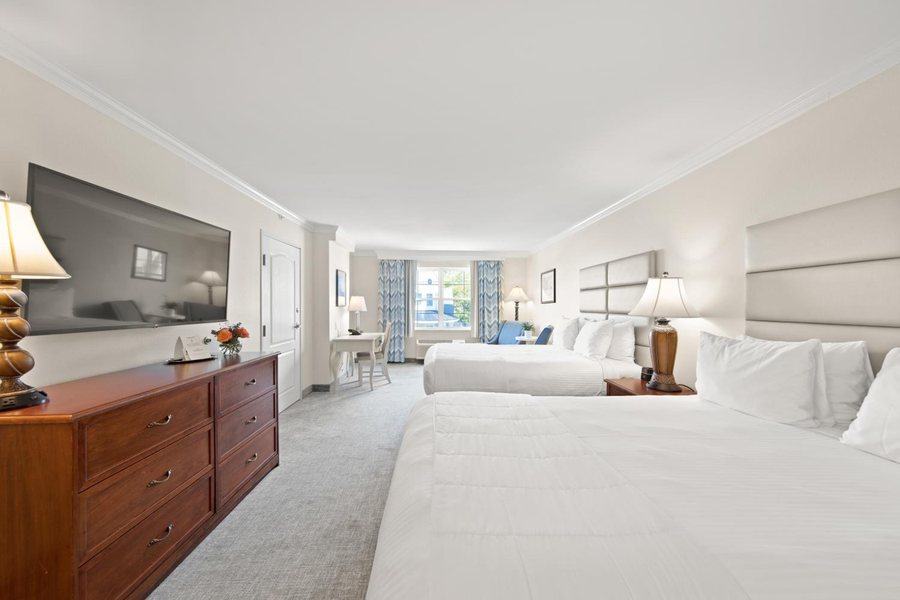 Deluxe Queen Room