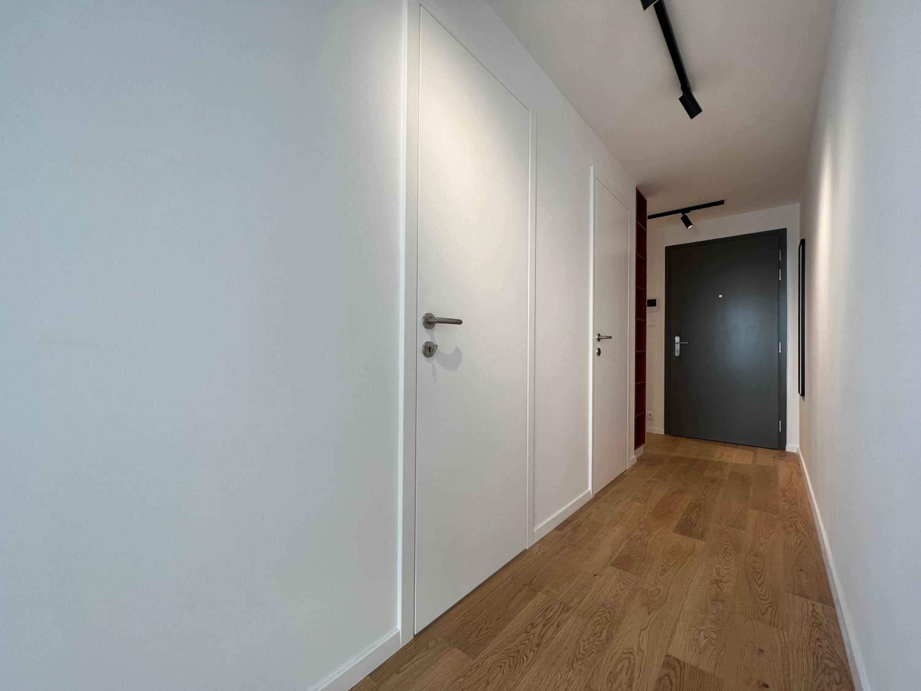 One-Bedroom Apartment photo 3