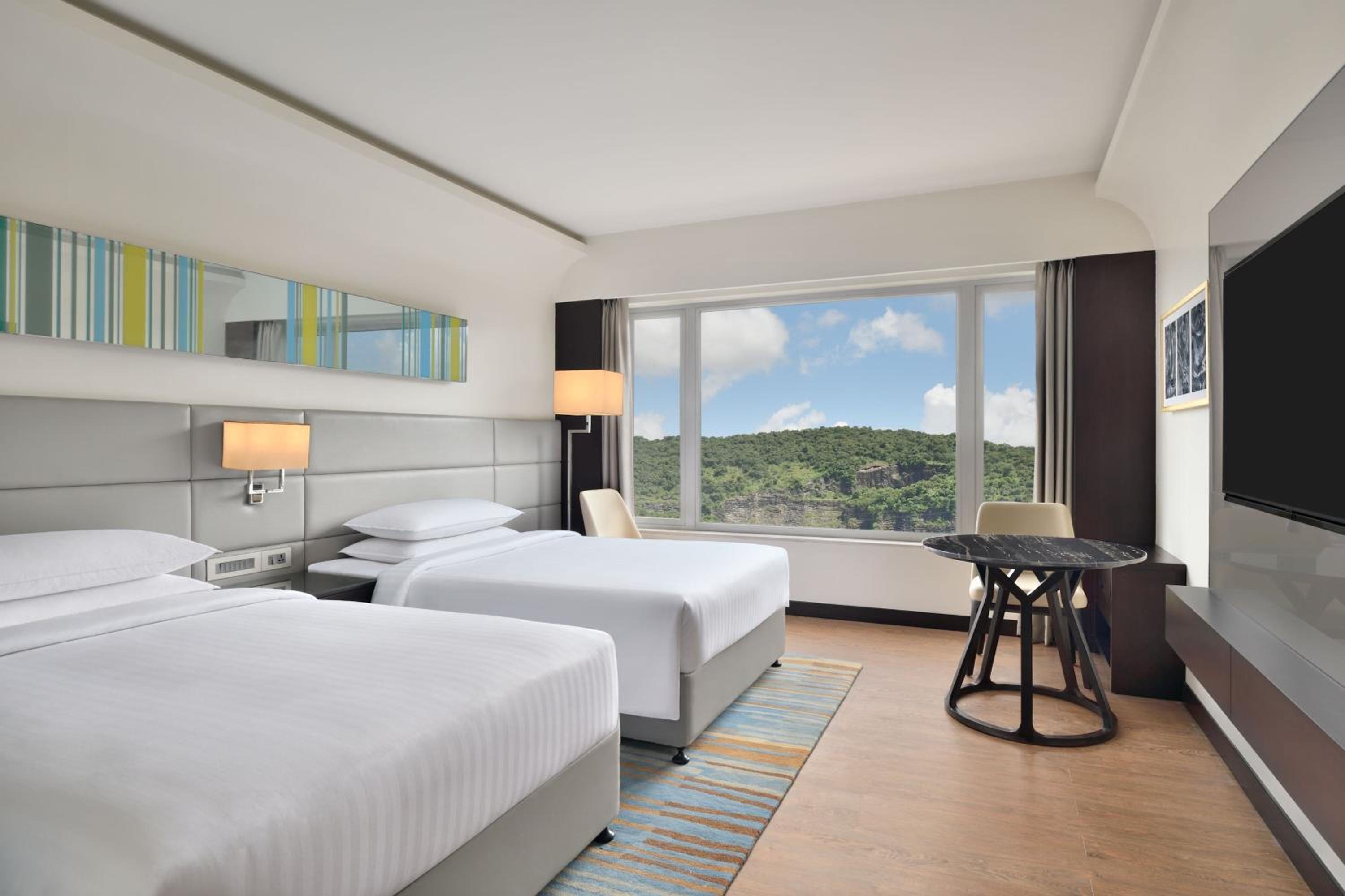 Guest room, 2 Twin, Hill view - Photo 1