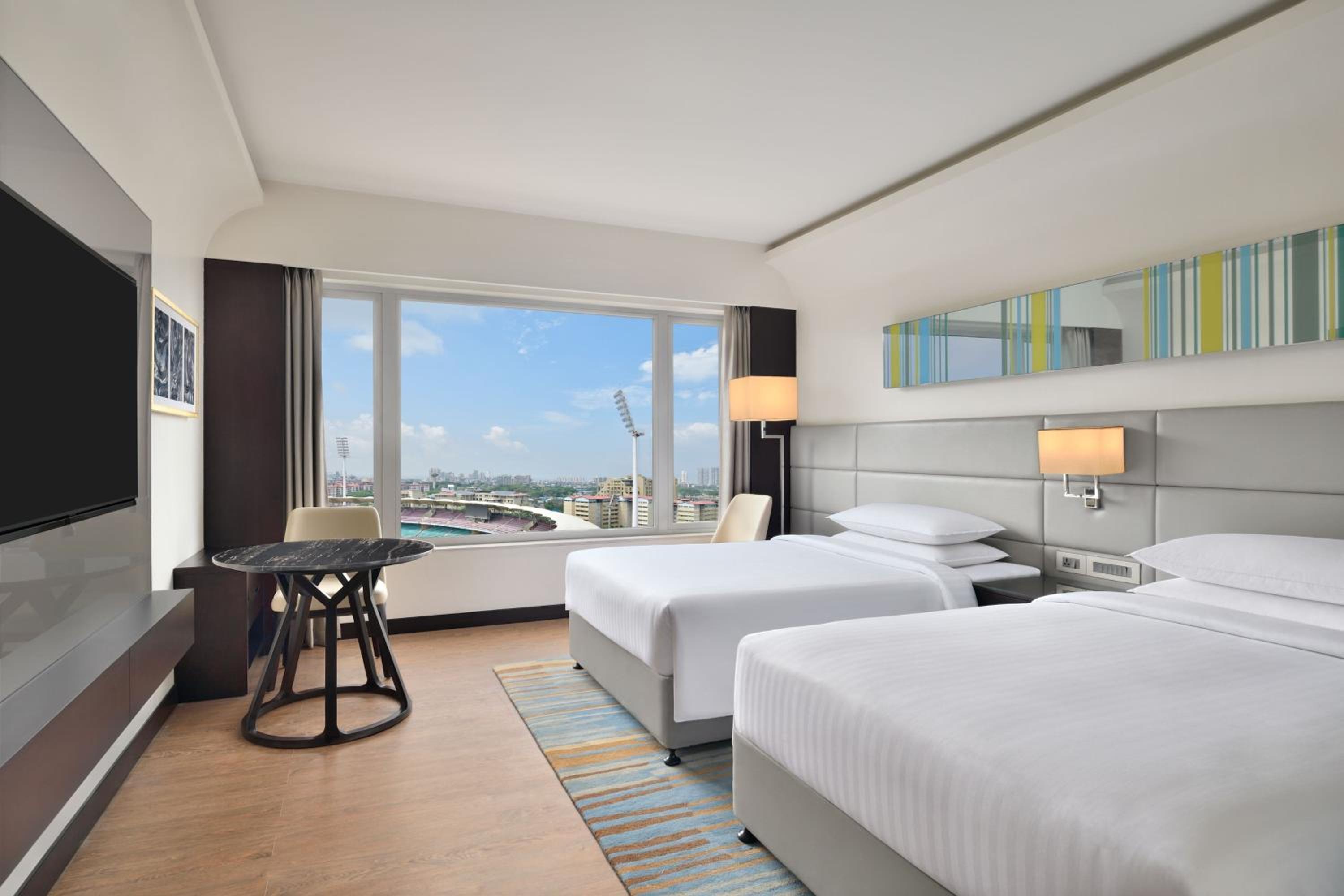 Executive Club, Executive lounge access, Guest room, 2 Twin, Stadium view - Photo 1