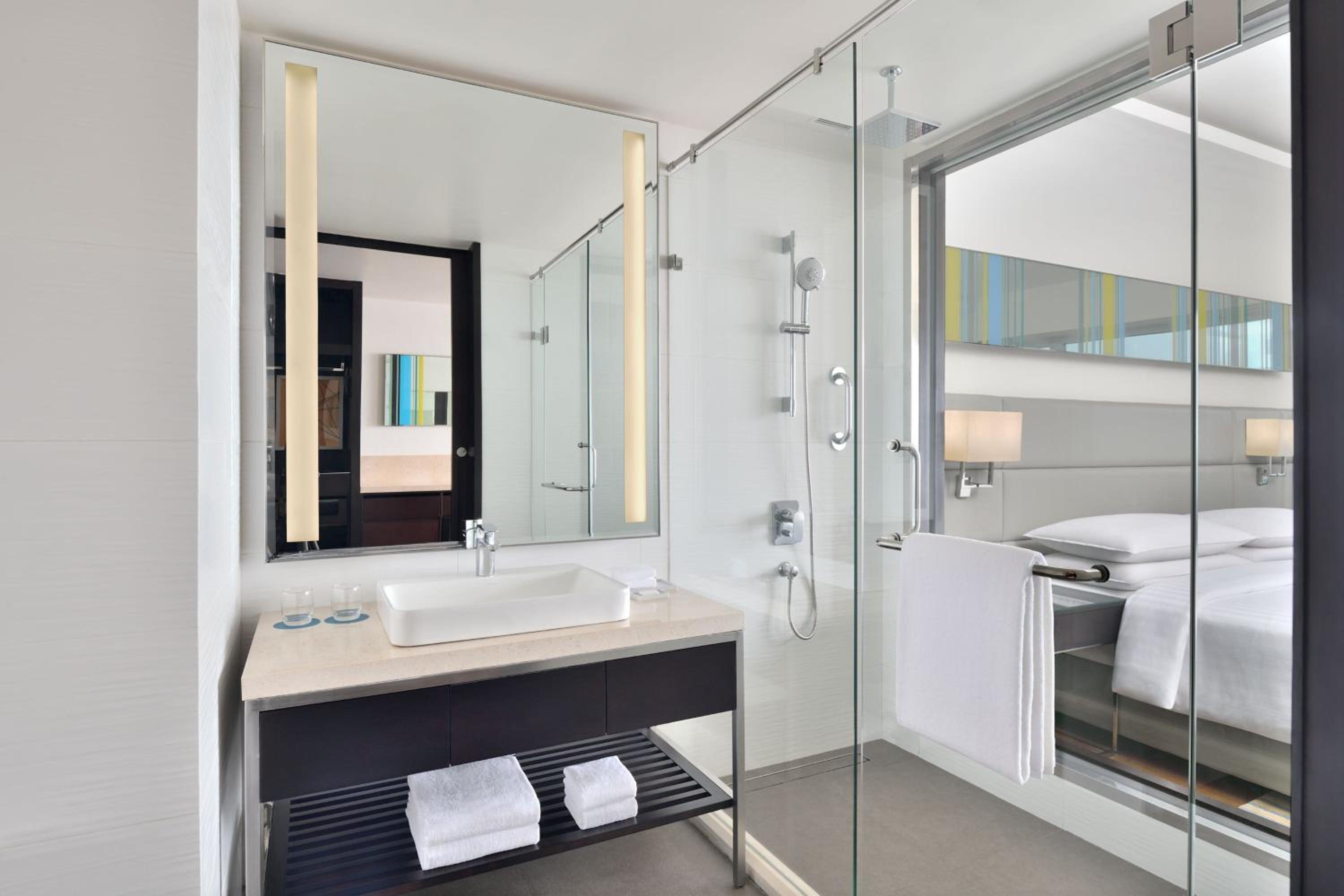 Executive Club, Executive lounge access, Guest room, 1 King, Stadium view - Photo 6