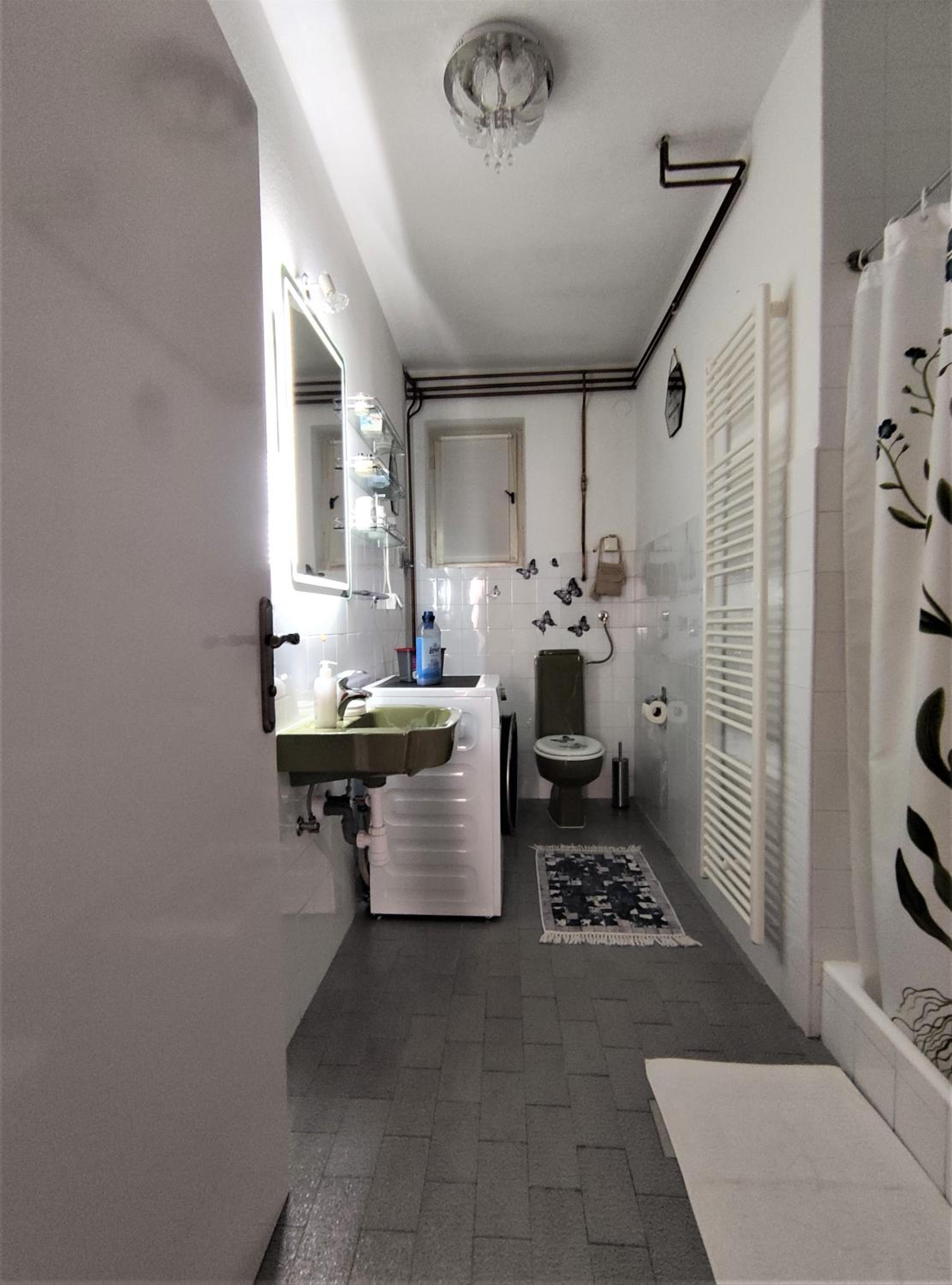 Apartment with Terrace - Photo 7