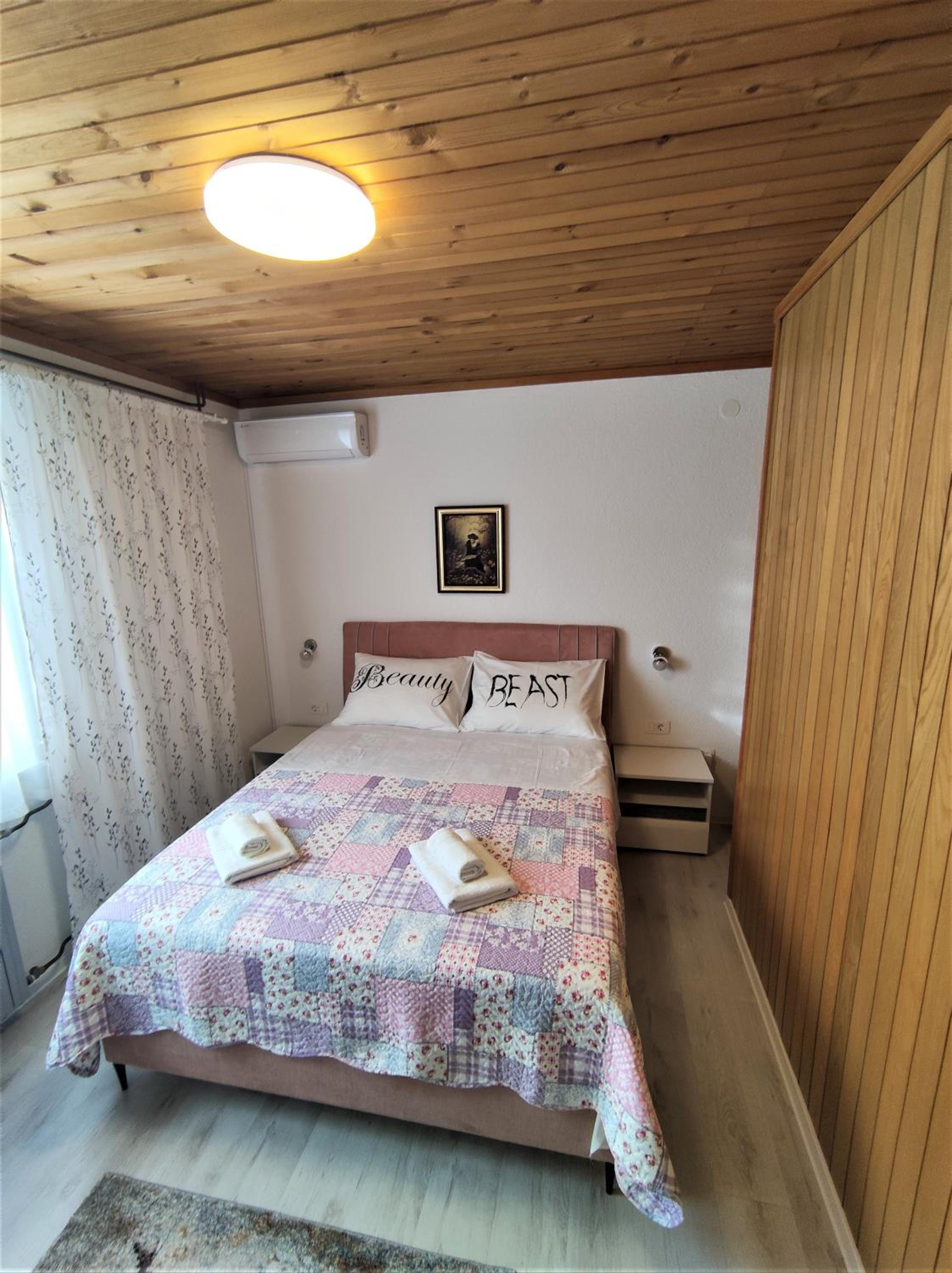 Apartment with Terrace - Photo 23