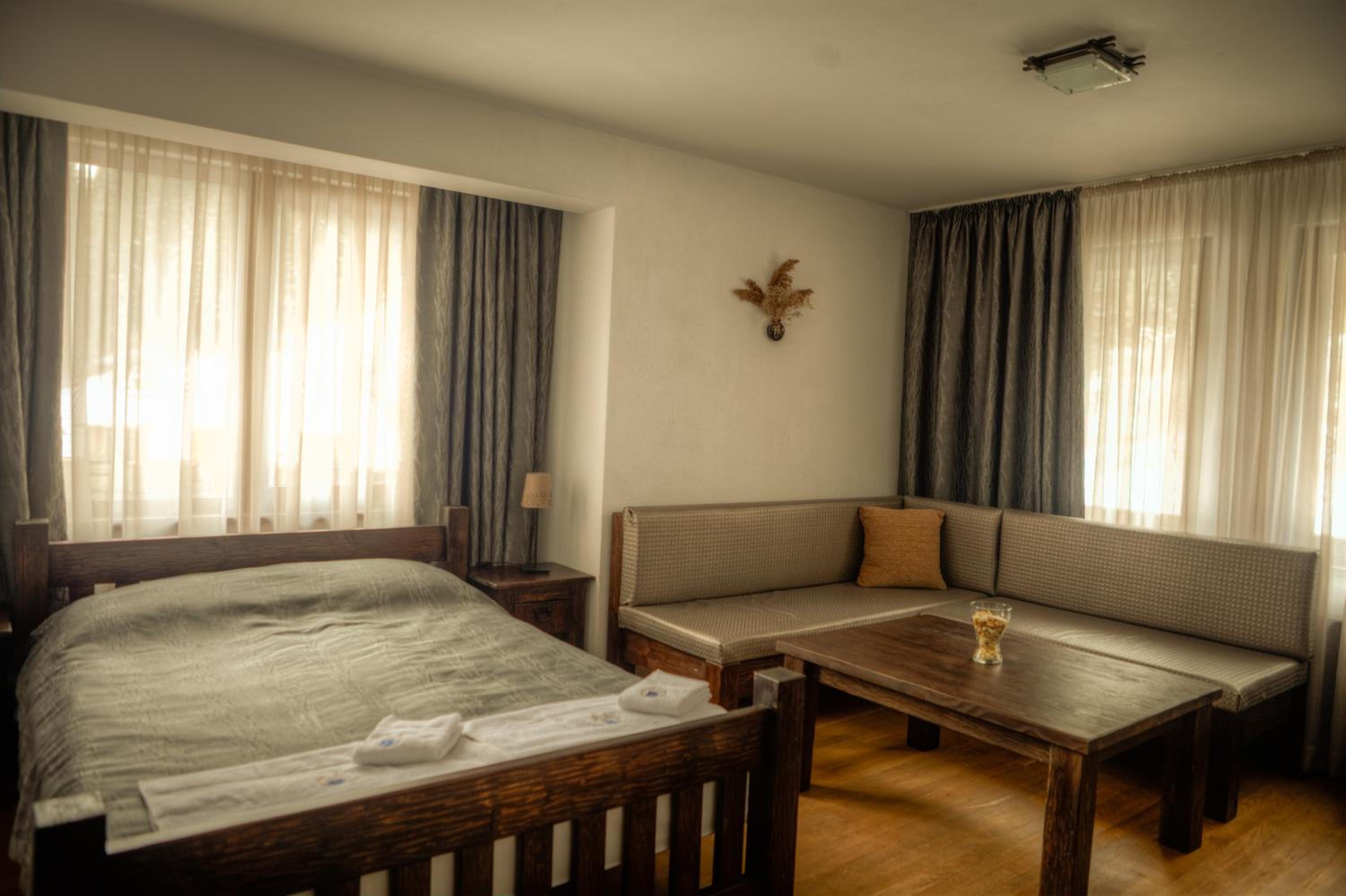 Deluxe Double Room with Extra Bed - Photo 3