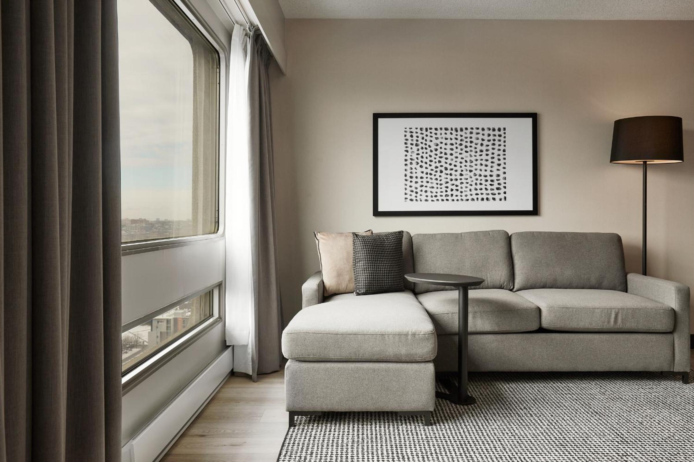 One-Bedroom King Suite with Sofa Bed - Photo 5