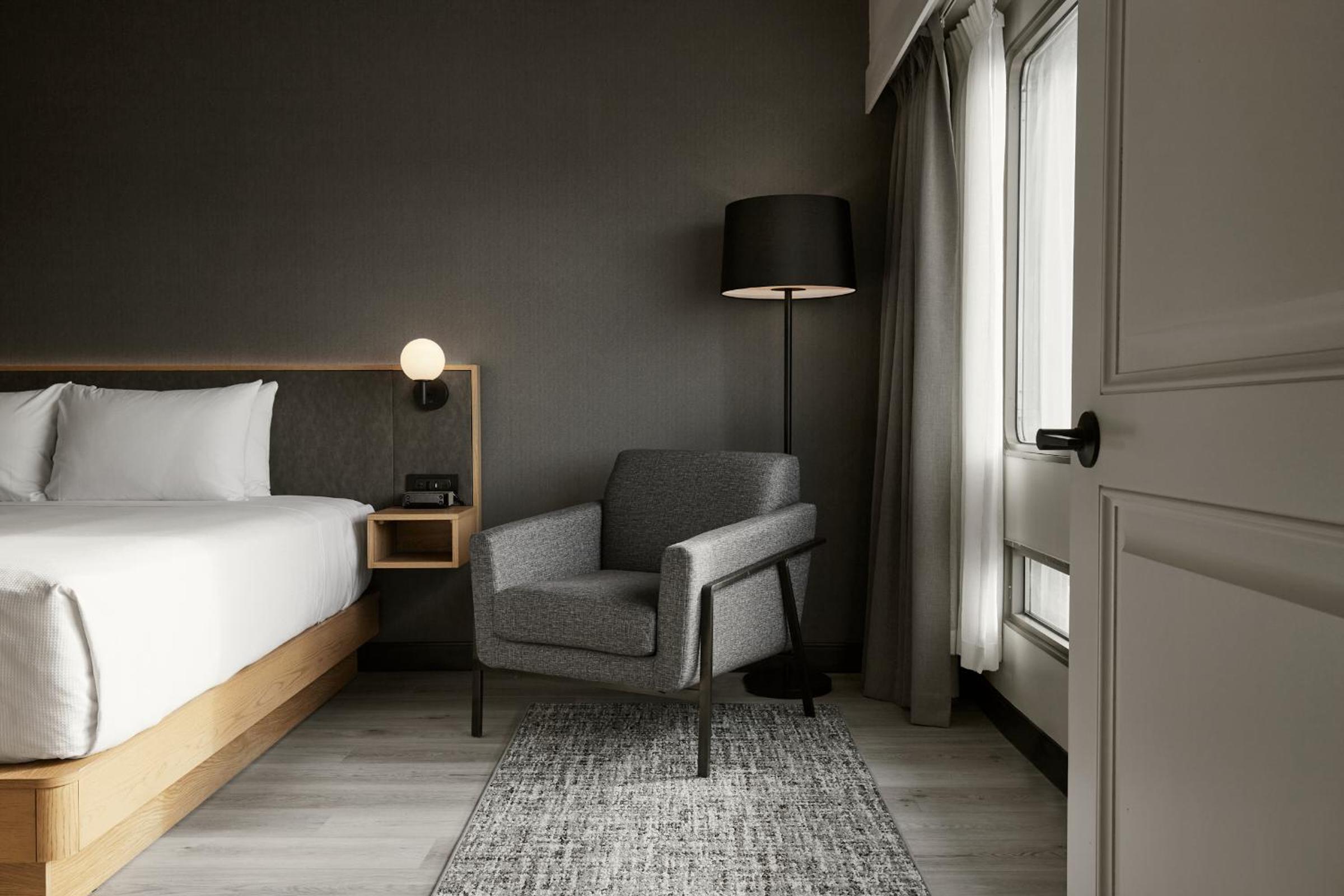 One-Bedroom King Suite with Sofa Bed - Photo 8