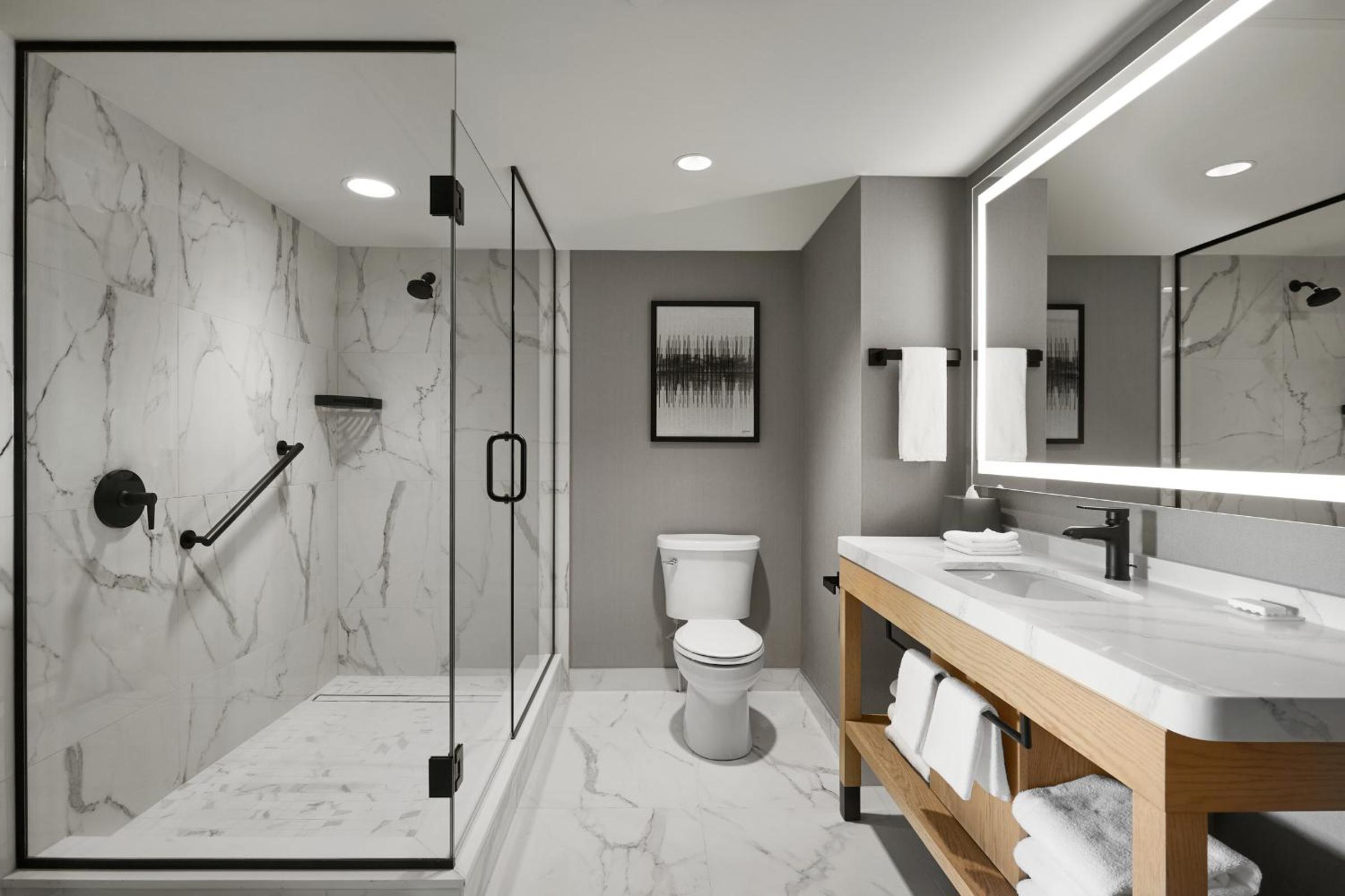 One-Bedroom King Suite with Sofa Bed - Photo 9