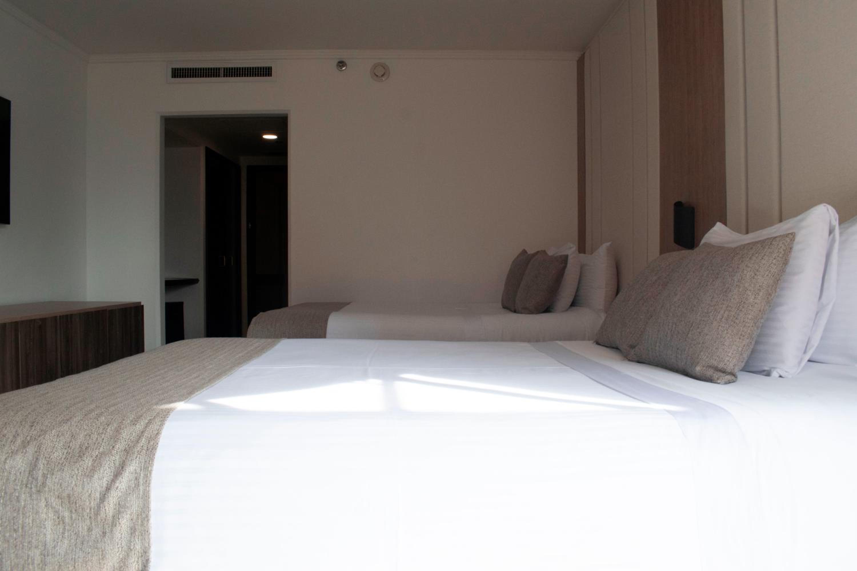 Standard Twin Room - Photo 4