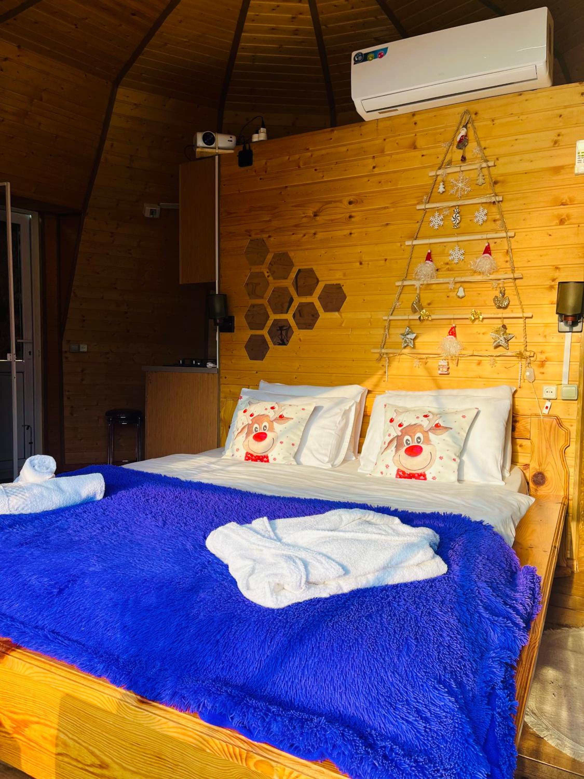 Deluxe Queen Room - Photo 3