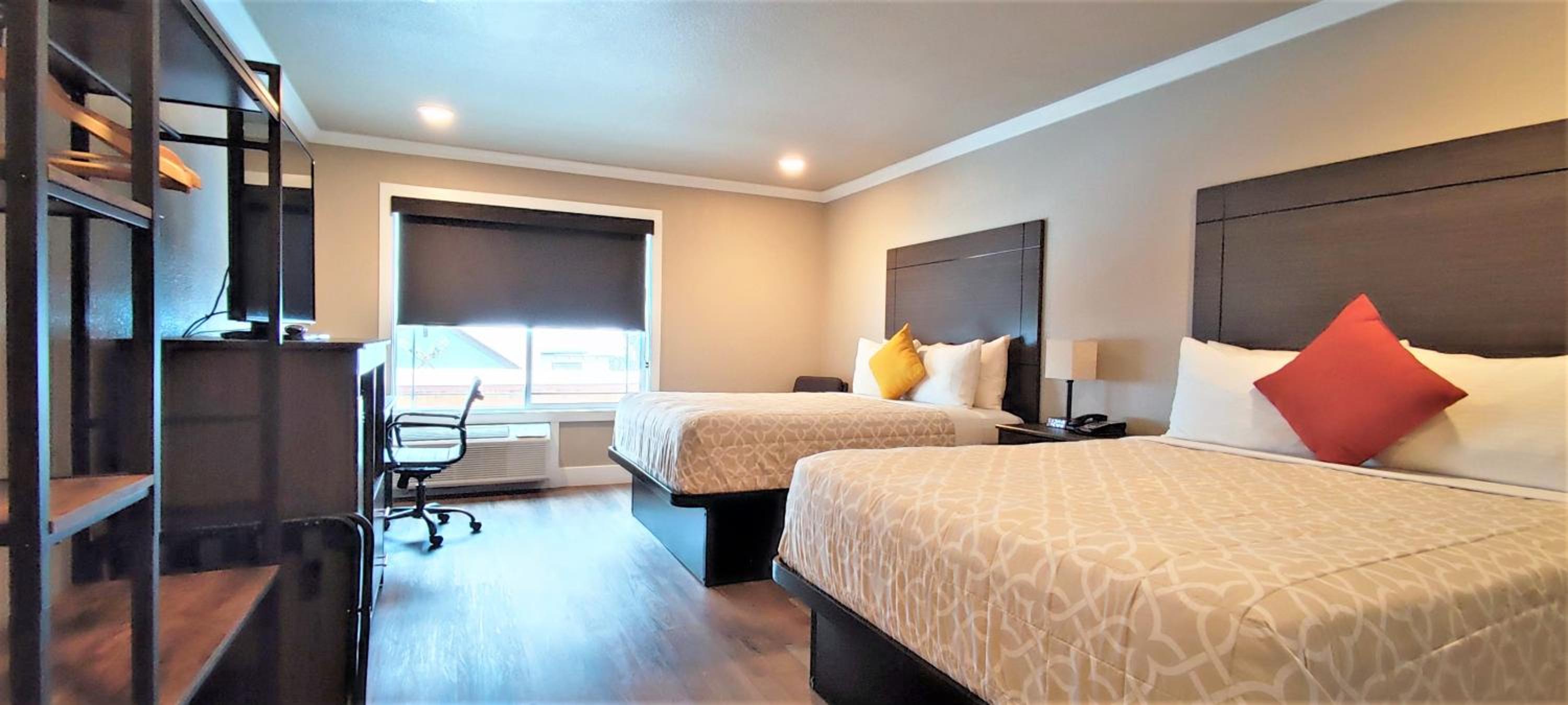 Superior Queen Room with Two Queen Beds - Photo 7