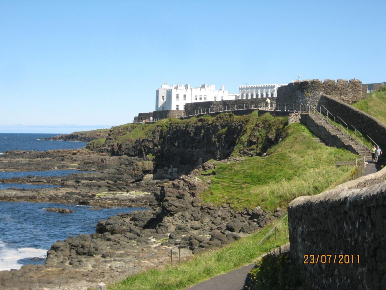 Three-Bedroom House photo 3