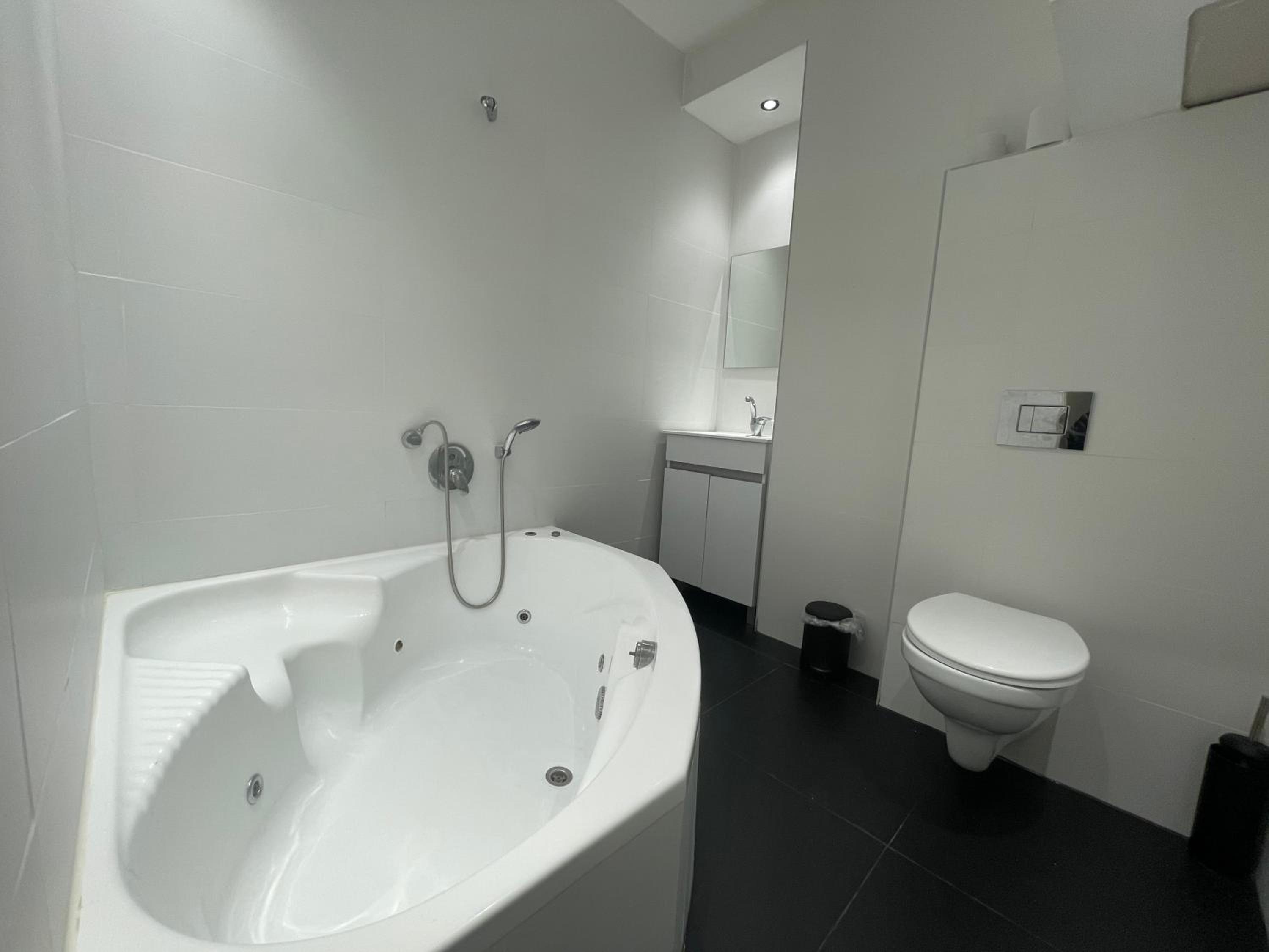 Deluxe Double Room with Bath photo 2