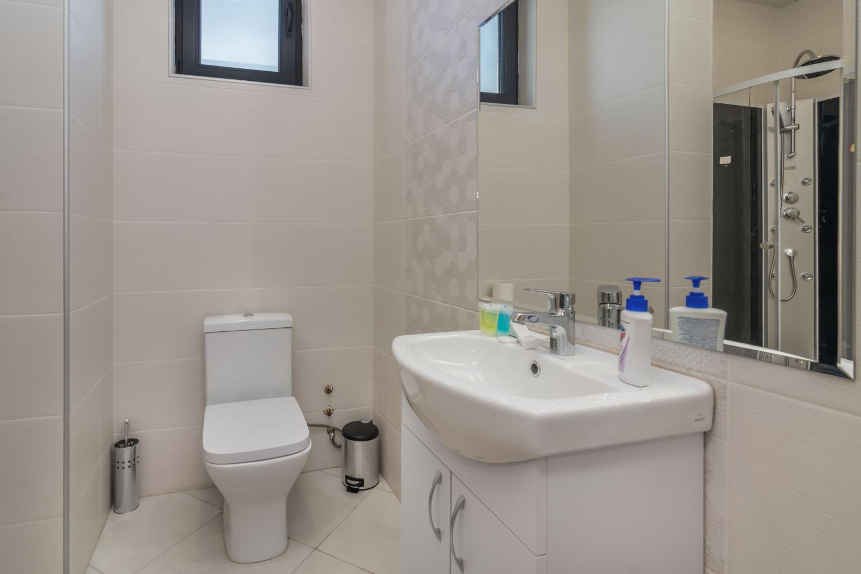 Superior Deluxe Double or Twin Room  photo 2