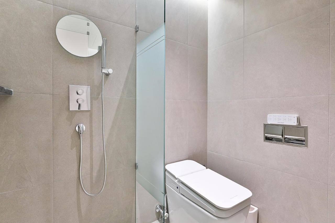 Signature Twin Room - Photo 5