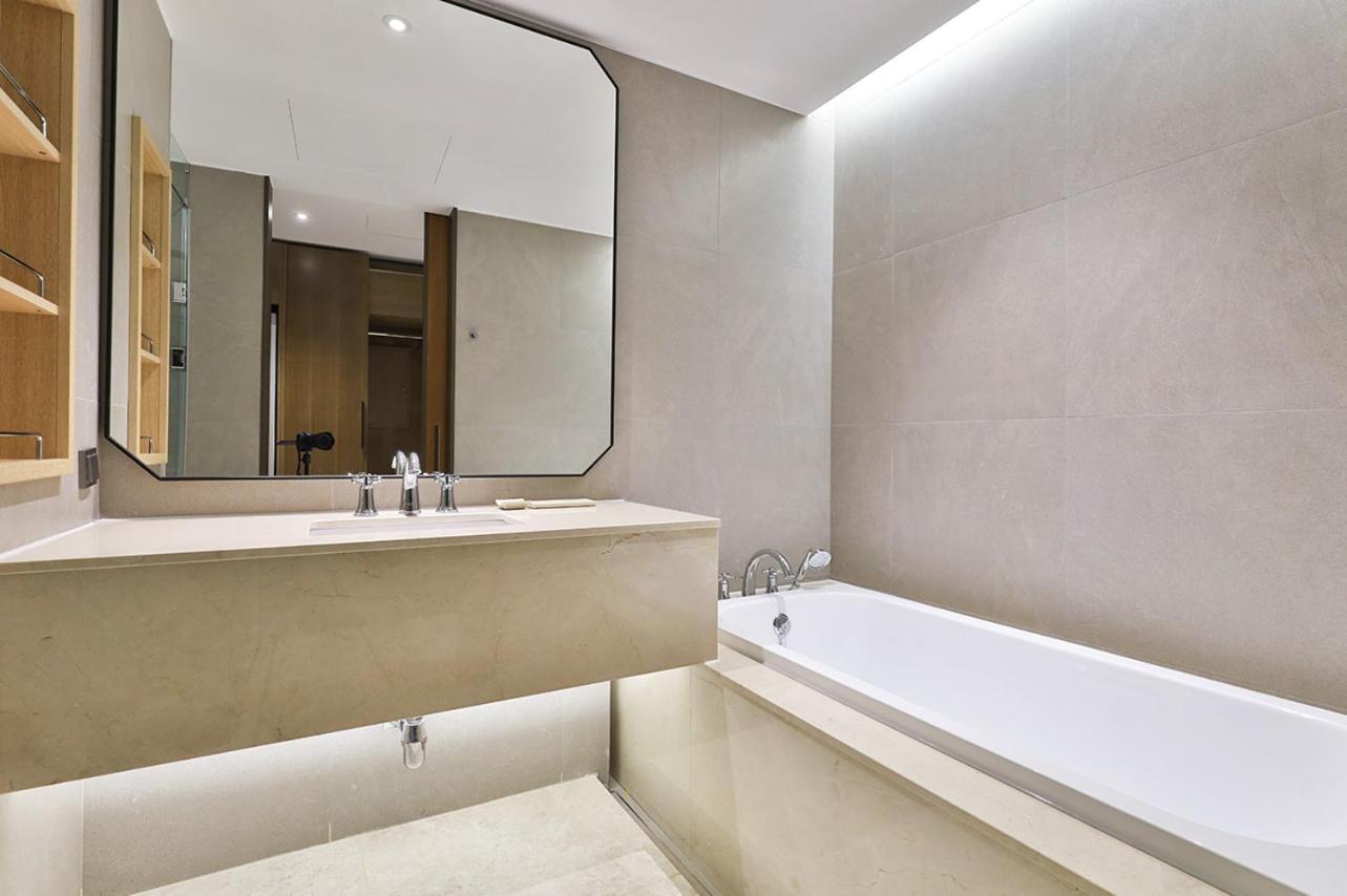 Signature Twin Room - Photo 3