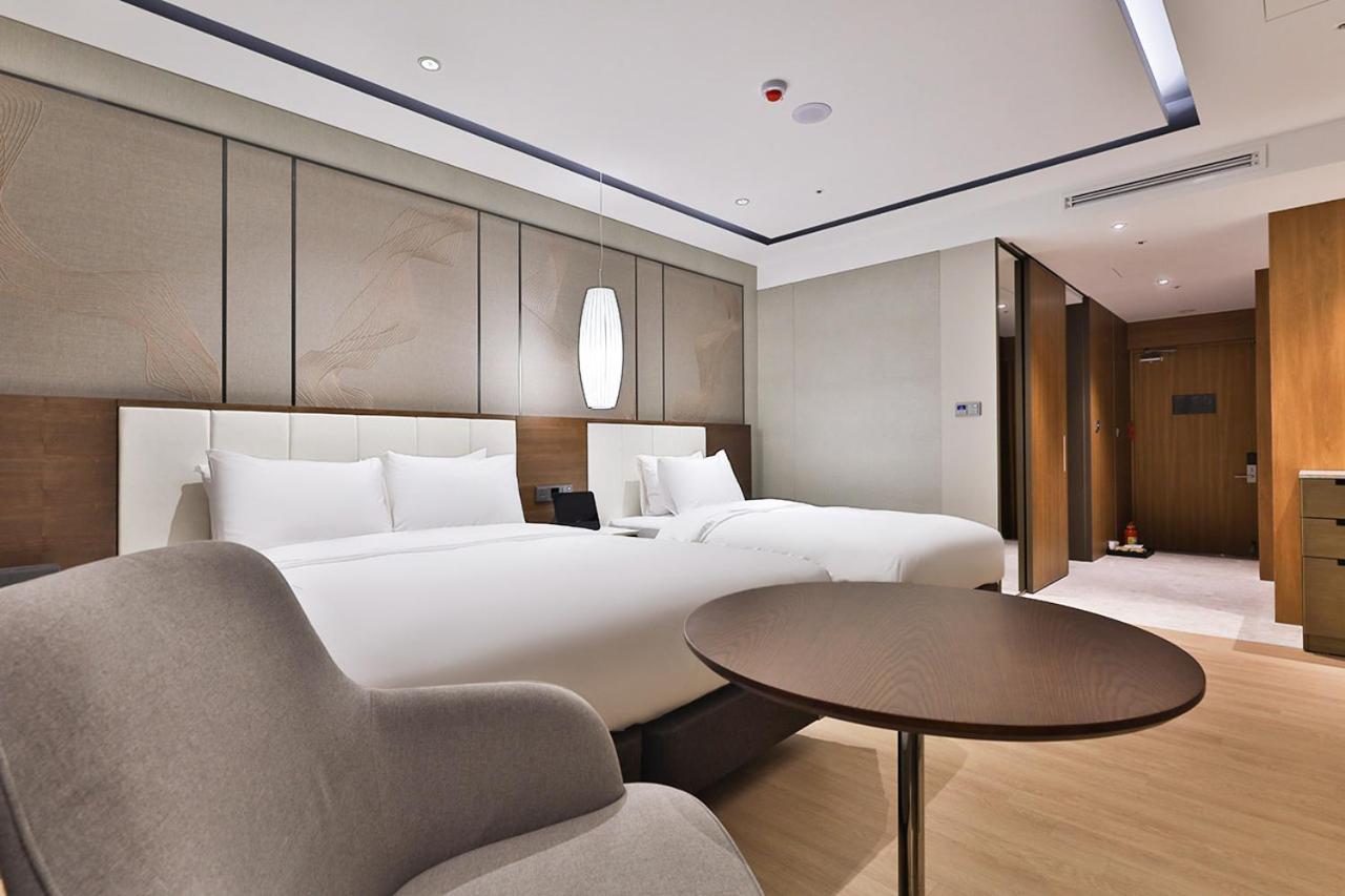 Premium Twin Room - Photo 6