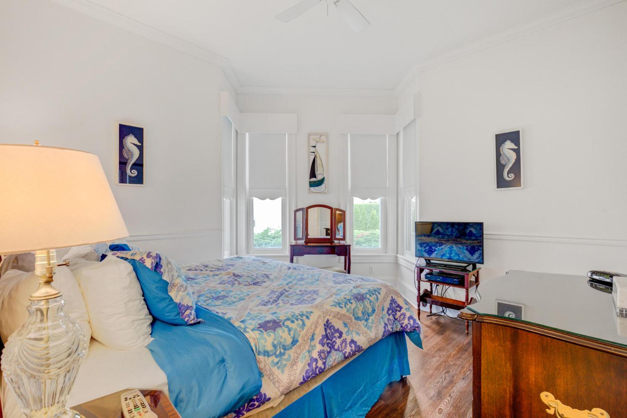 Deluxe Double Room (2 Adults + 1 Child)