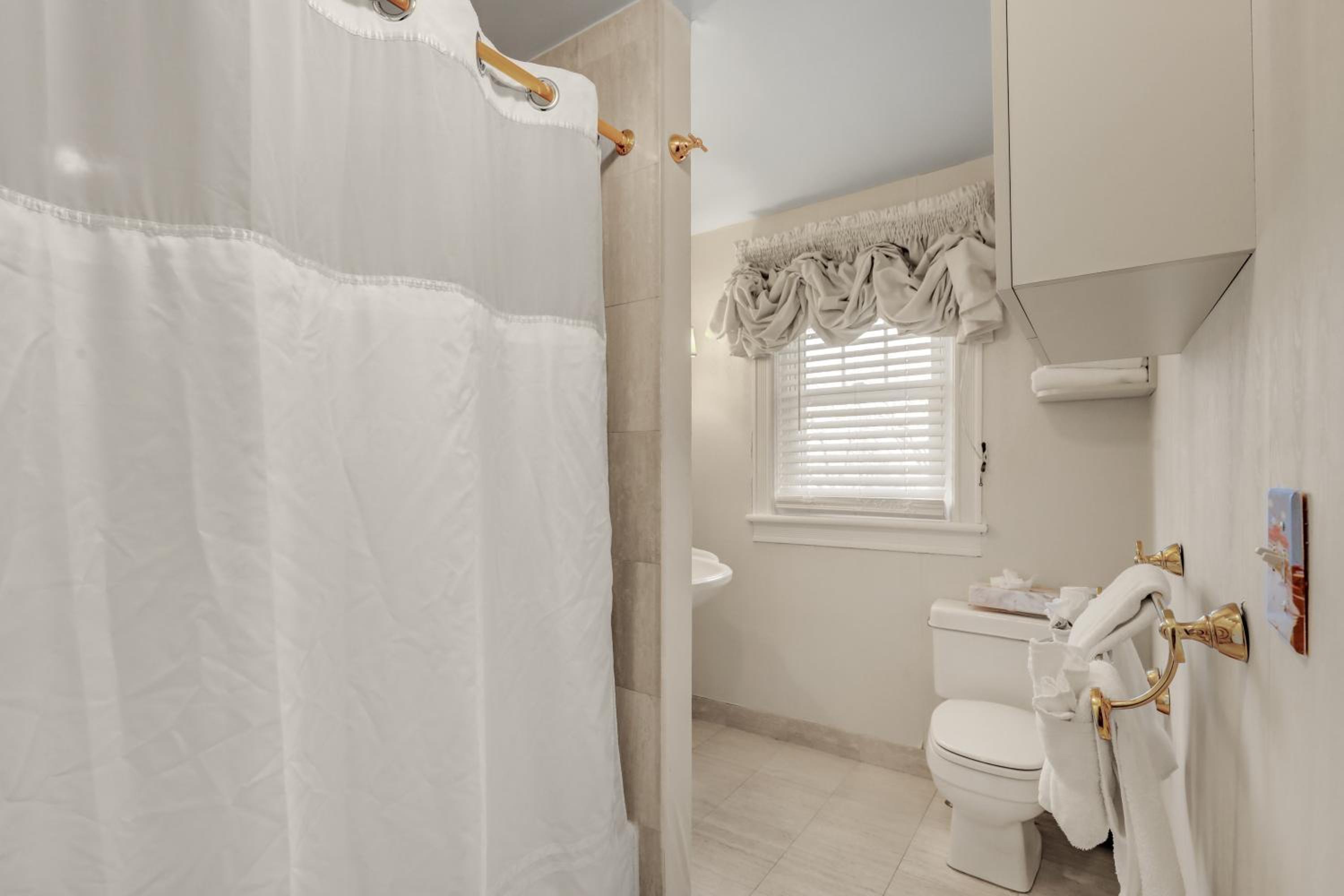 Suite - Photo 3