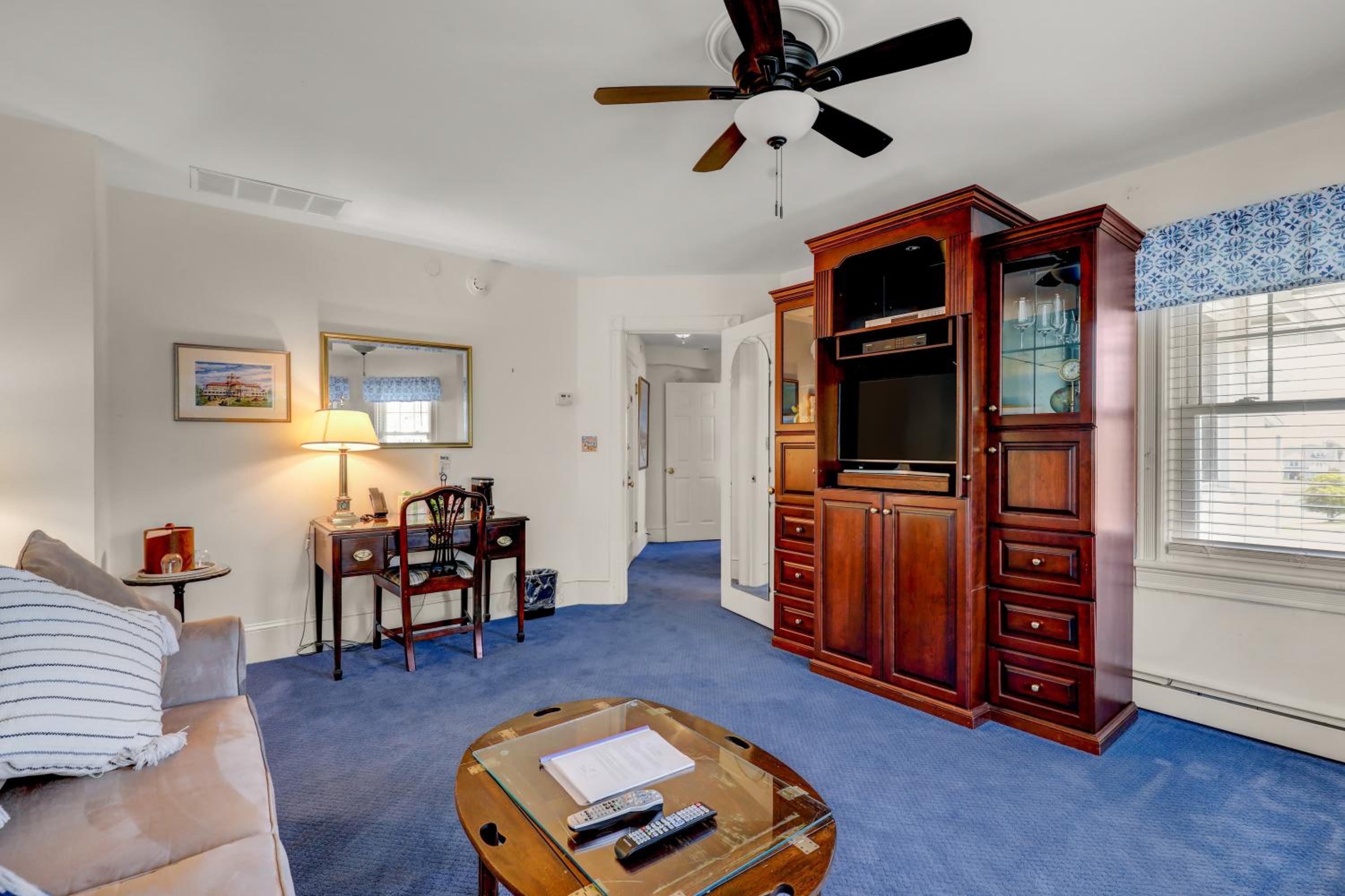 Suite - Photo 5