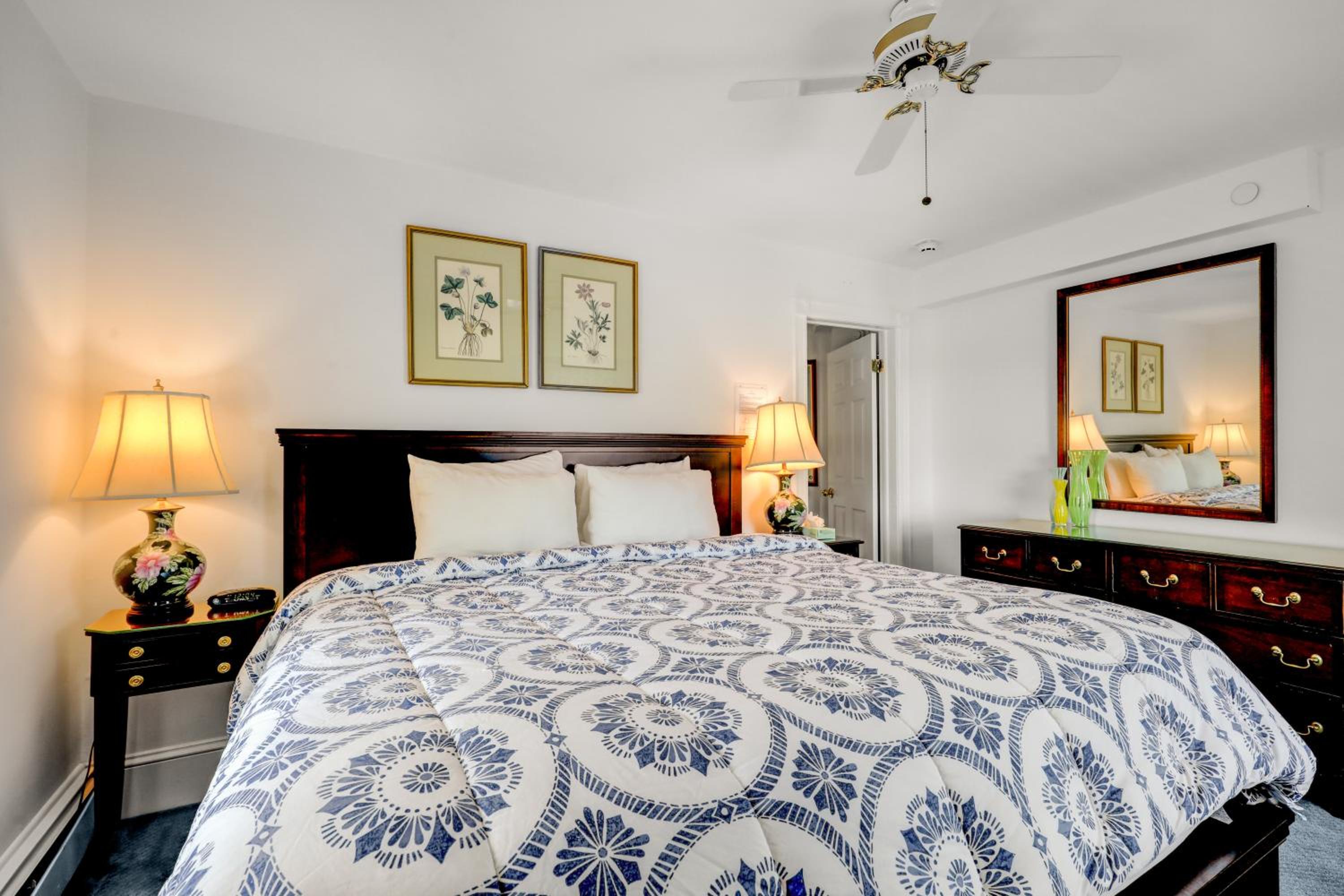 Suite - Photo 1