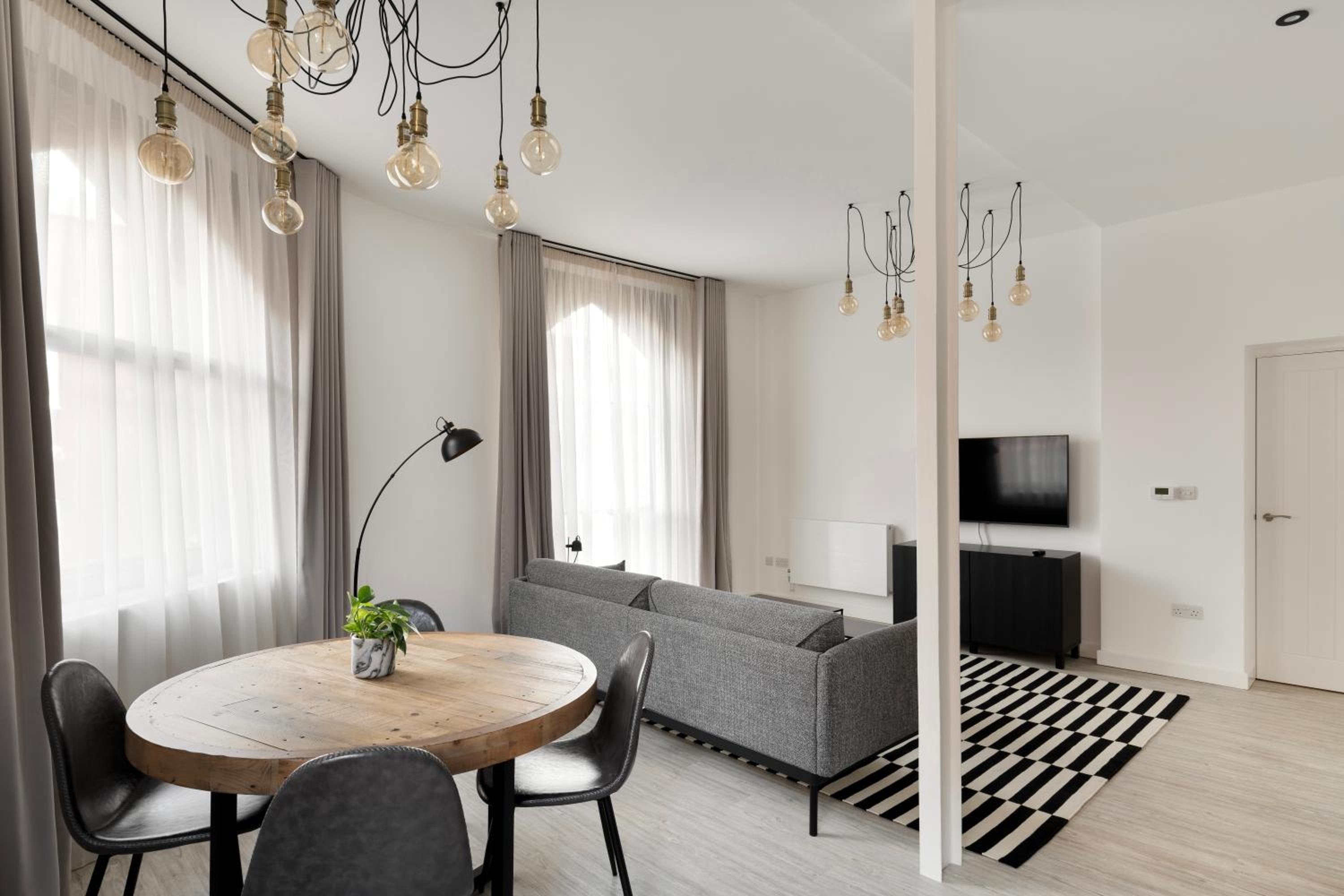 Two-Bedroom Apartment - Photo 23