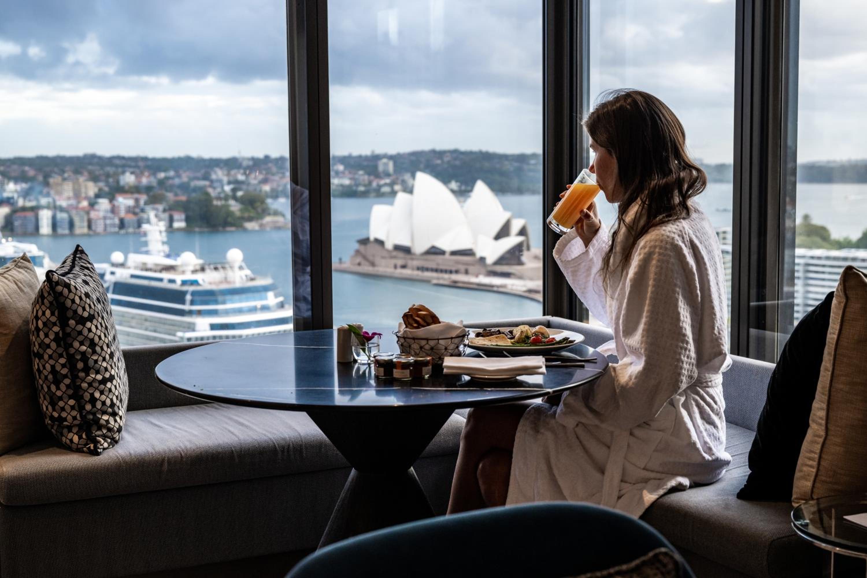 Sydney Harbor Studio Club Suite
