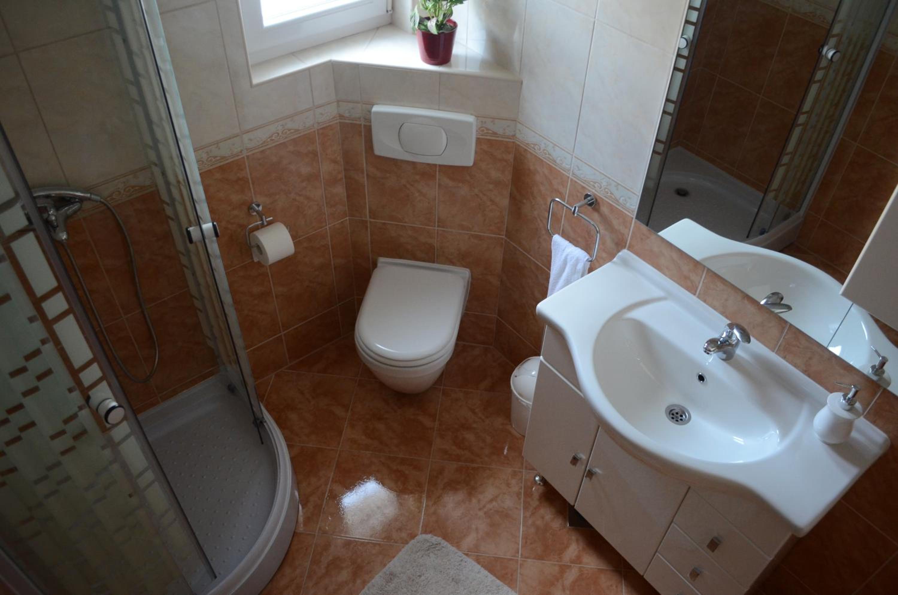 One-Bedroom Apartment - Photo 3